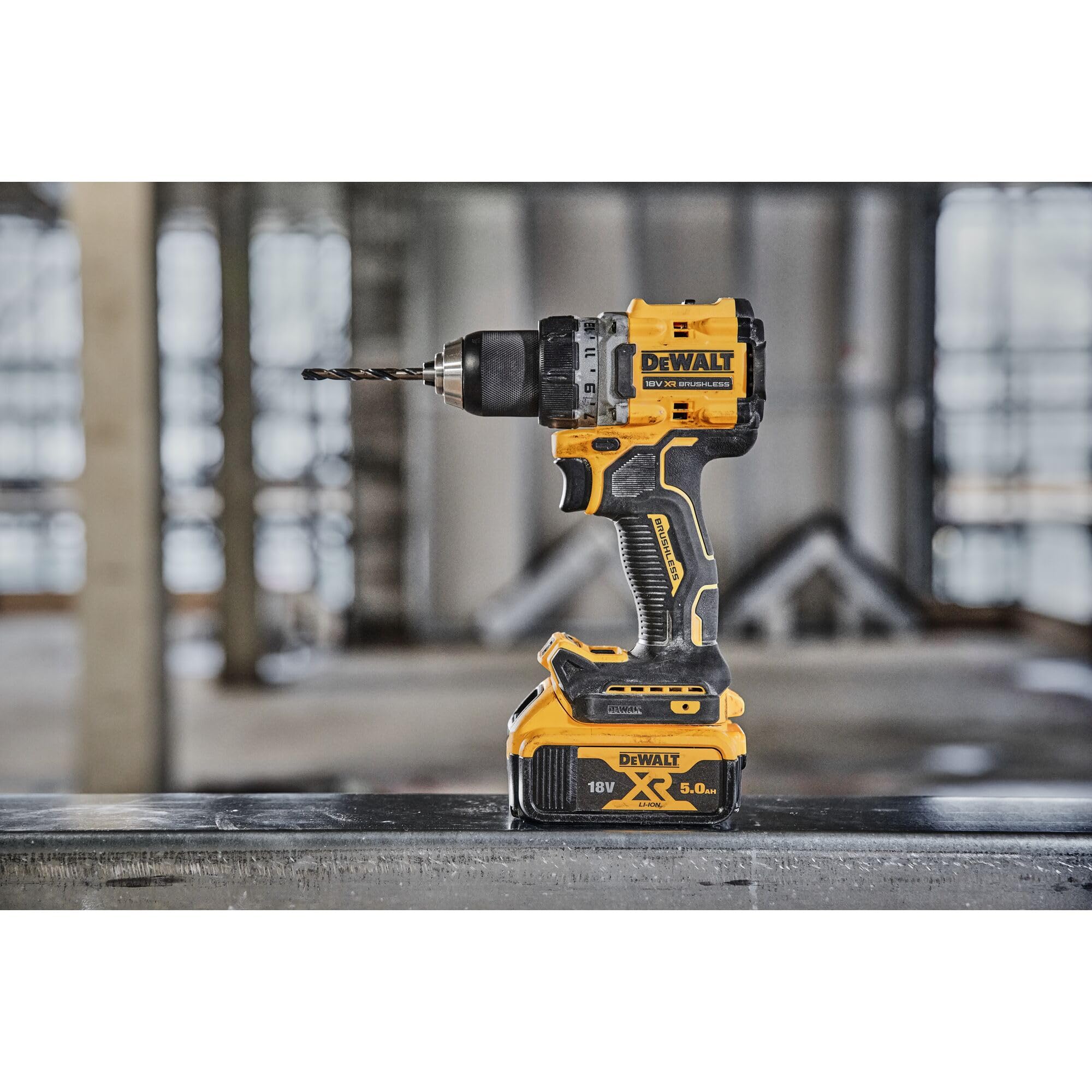 DEWALT DCD800P2T-QW - Taladro atornillador 18V, 2 velocidades, Motor sin escobillas, Portabrocas rápido de 13 mm, Luz LED, Incl. 2 baterías de 5,0 Ah, cargador y caja TSTAK