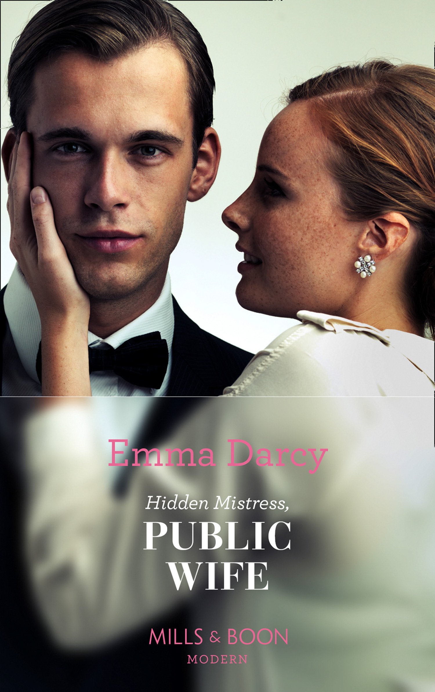 Hidden Mistress, Public Wife (Mills & Boon Modern)