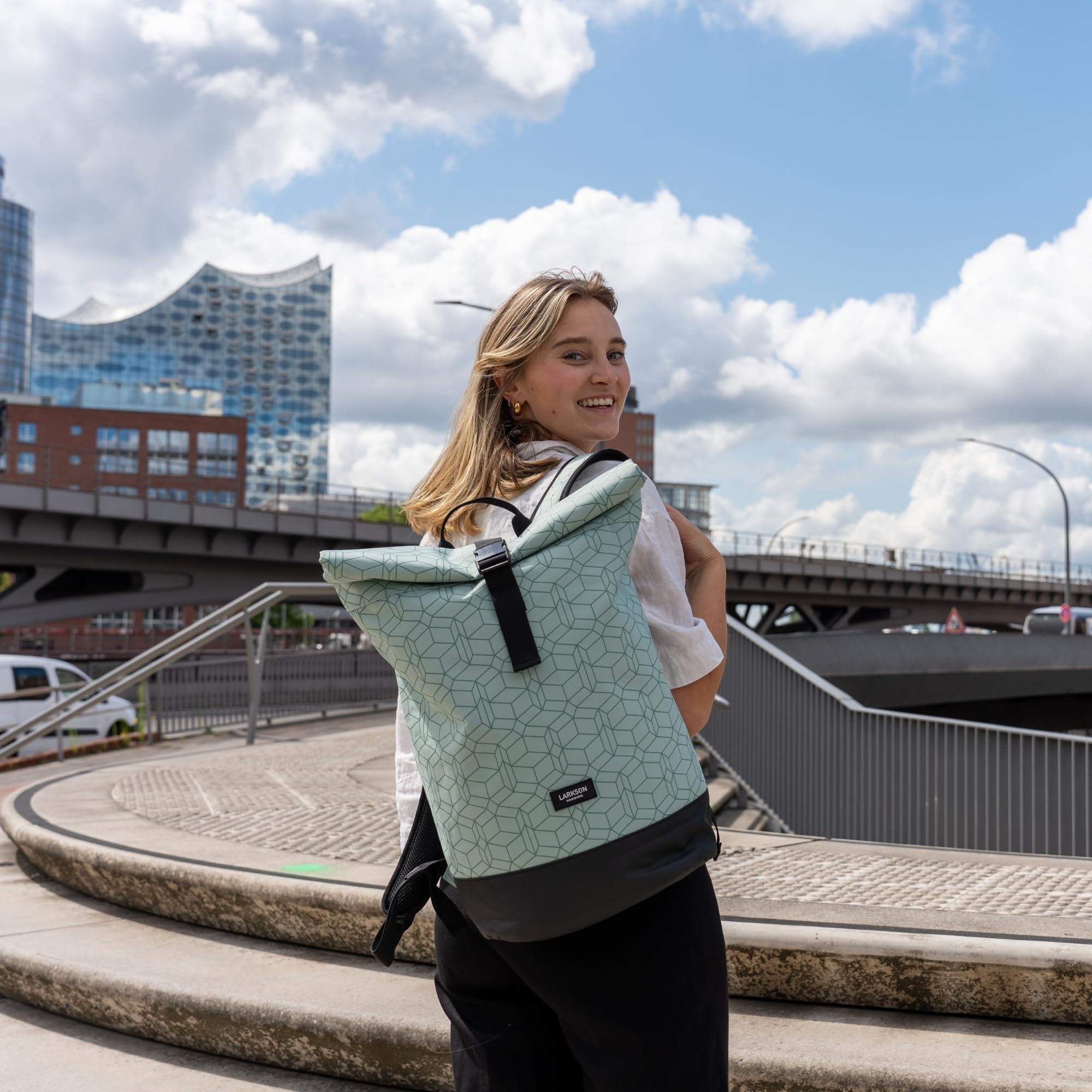 LARKSON Sac à Dos Femmes & Hommes Beige Gris - Janne - Sac à Dos Rolltop avec Compartiment pour Ordinateur Portable pour Université Travail Voyages & Vélo - Medium Backpack - Hydrofuge