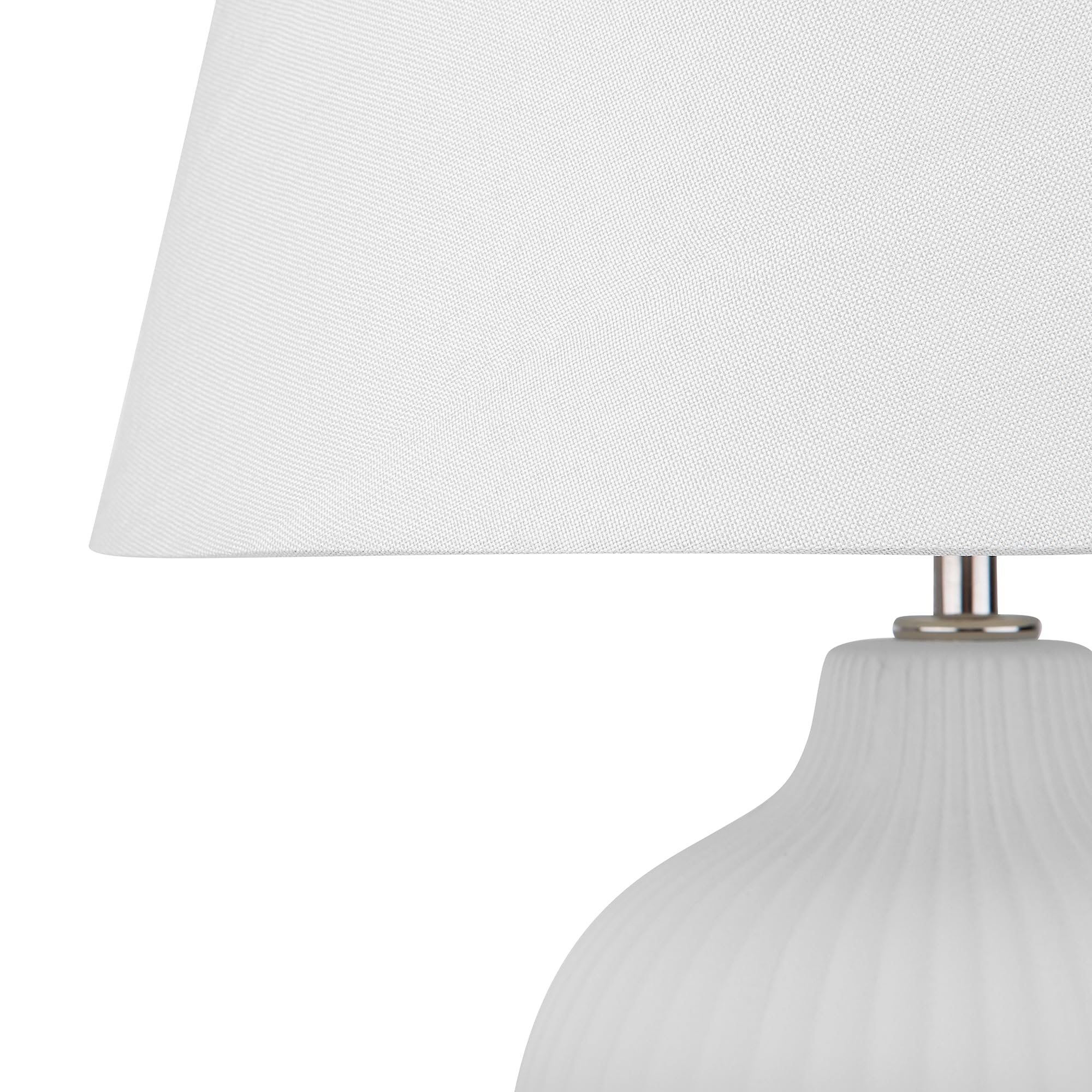 Beliani Klassische Tischlampe Lampenschirm aus Leinen keramischer Lampenfuß weiß Fergus