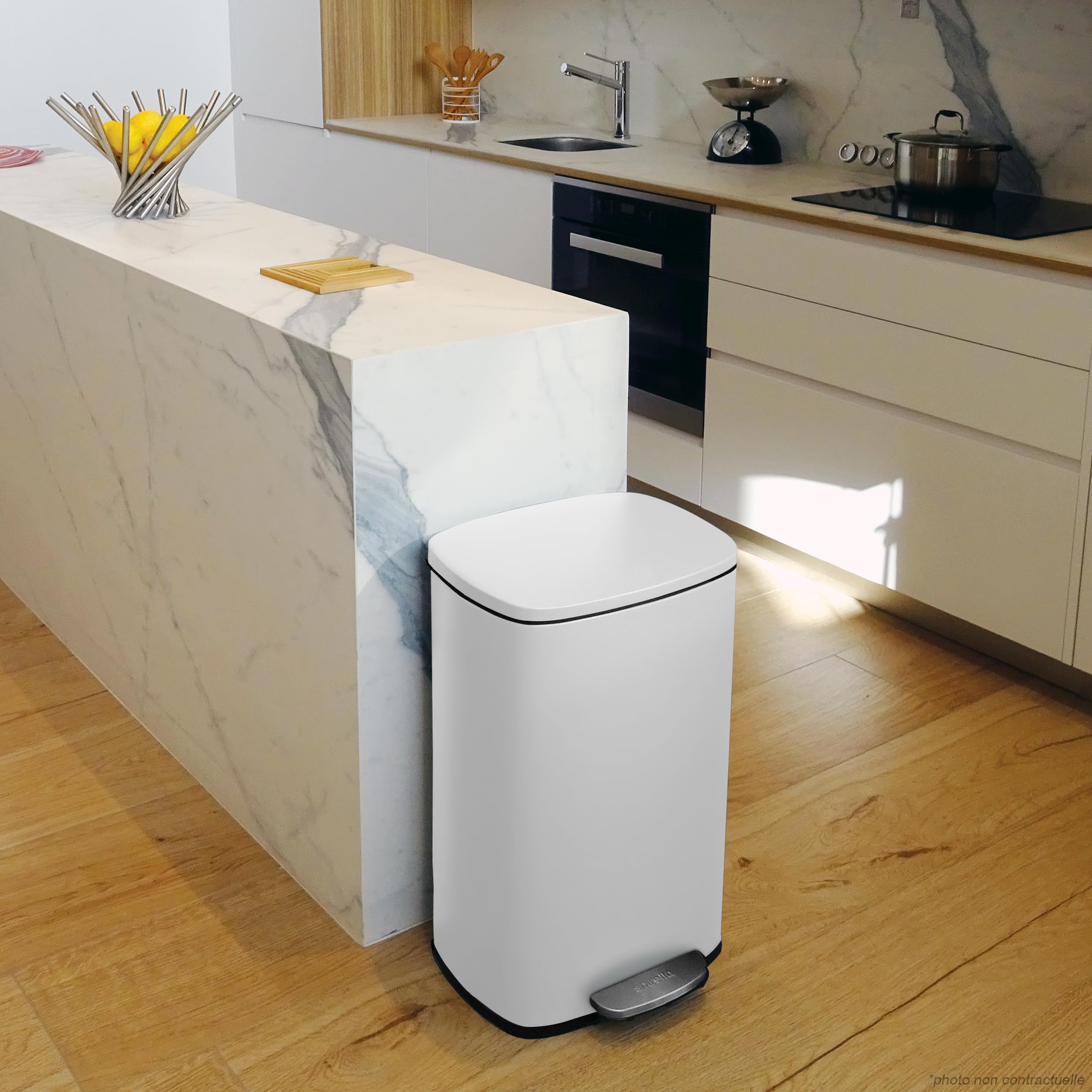 Spirella - Cubo de Basura con Pedal de Acero Modelo Modelo Akira - Diseño Moderno Rectangular con Acabado Antihuellas - Cierre Lento y Silencioso - Blanco Mate - 50L