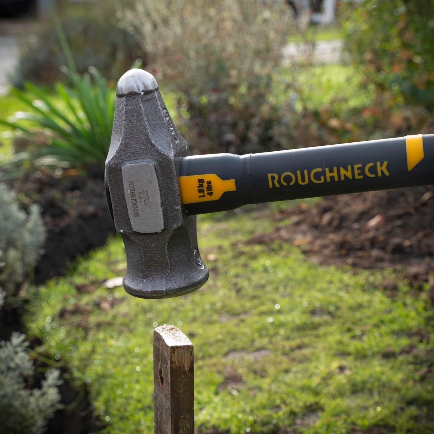 Roughneck Gorilla ROU65804 Fibreglass Mini Sledge Hammer 4 Lb/1.8 kg with Compression Fit Handle