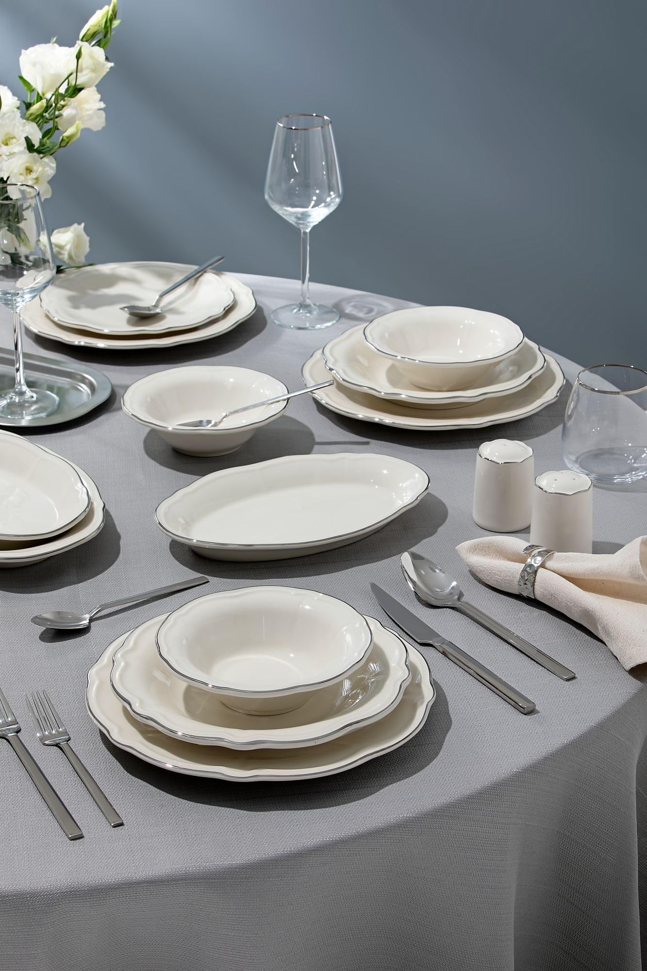 Elegante juego de 53 piezas, 100% porcelana, blanco y plateado, incluye platos, cuencos, platos y esparcidores, apto para lavavajillas y microondas