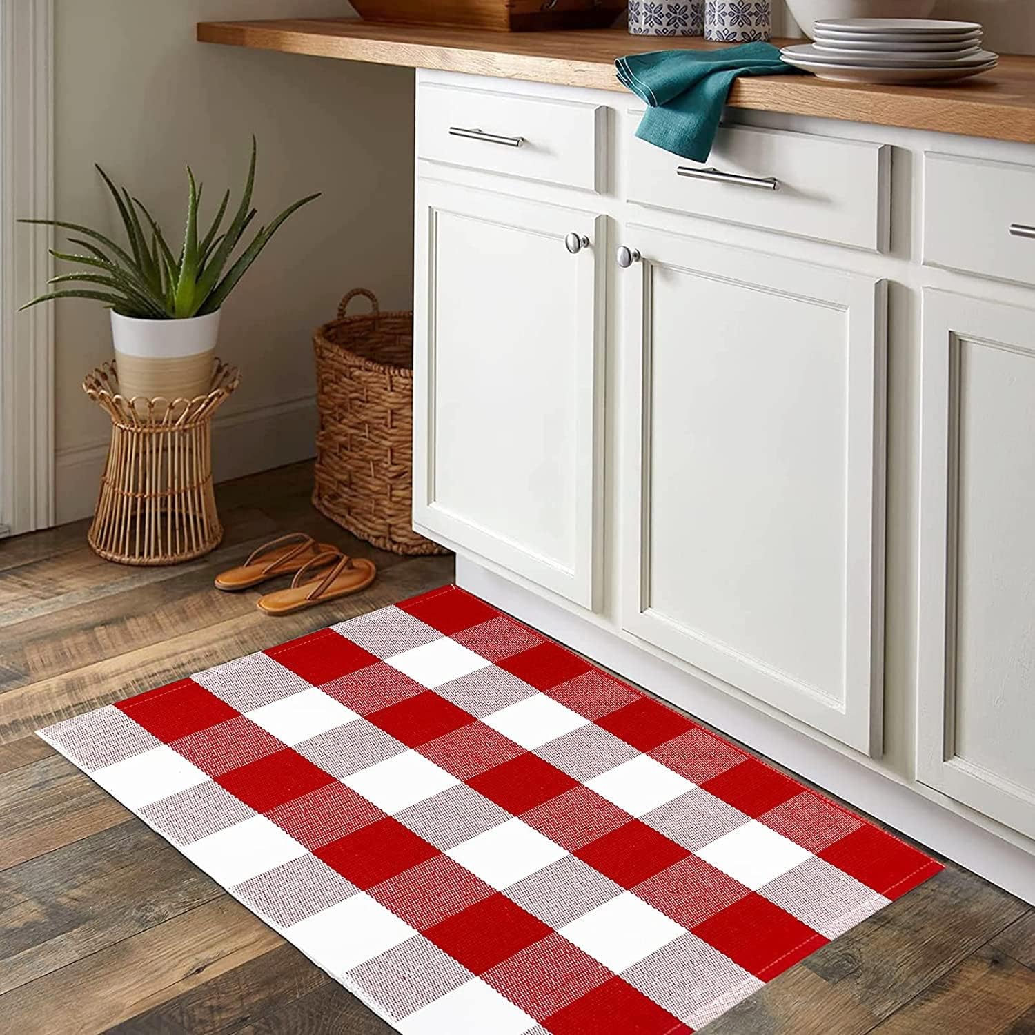 USTIDE Buffalo Check Plaid Doormat Red and White 2'x3'Hand Woven Cotton Plaid Rugs Farmhouse Layered Door Perfect for Front Door Porch Outdoor Rug