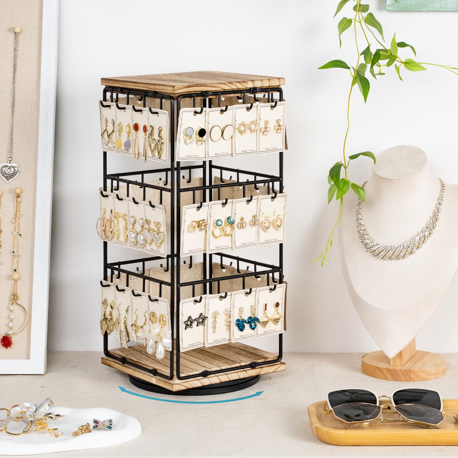 Organizer per orecchini, espositore girevole a 360°, espositore per orecchini a 3 strati, con 48 ganci, vassoio in legno, per orecchini, borchie (metallo e legno)
