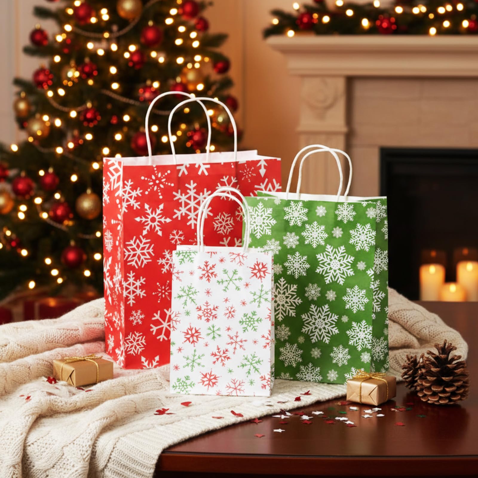 Kosiz Lot de 60 sacs cadeaux de Noël en papier kraft avec poignées de tailles assorties pour emballage cadeau (rouge et vert)