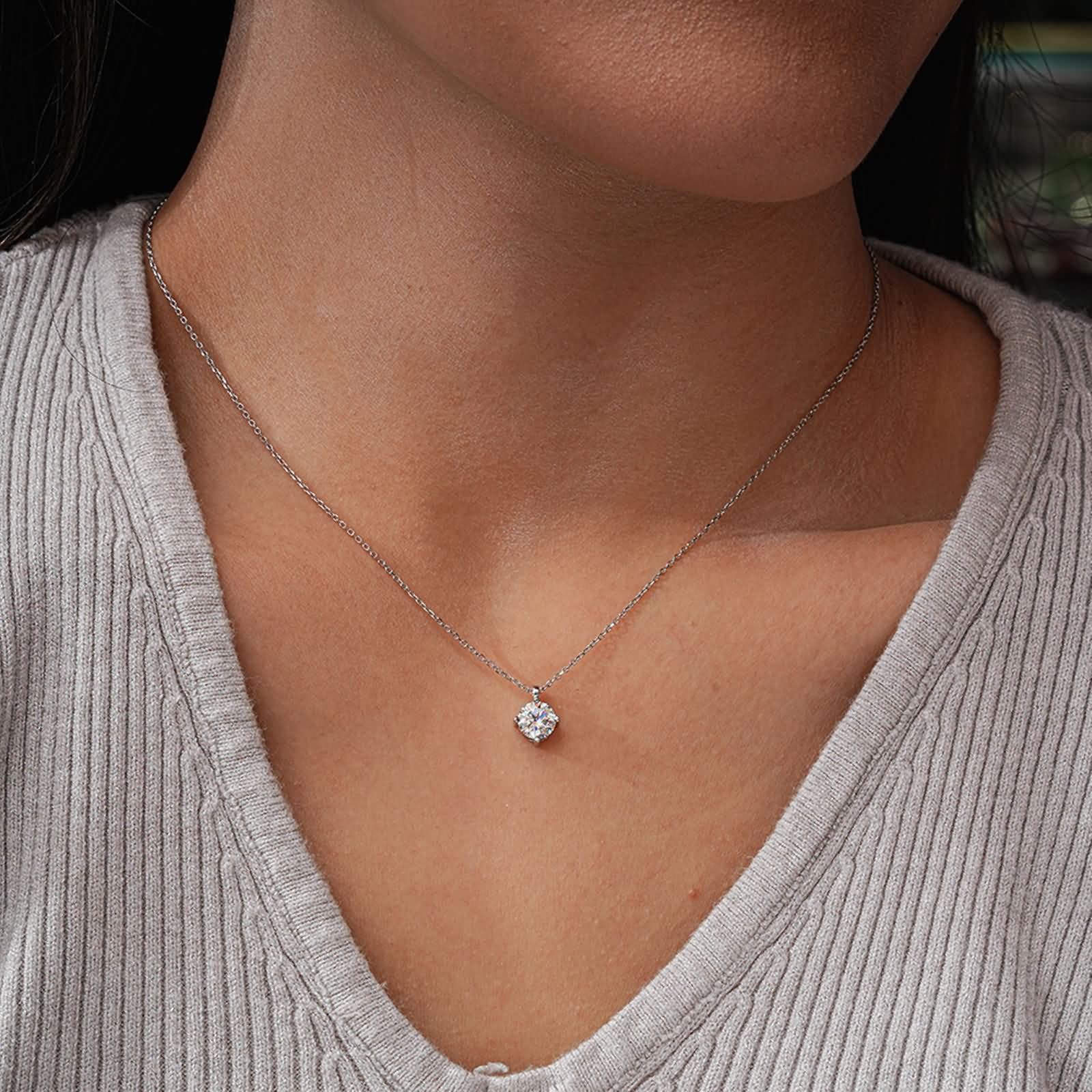 Collar solitario de oro de 9/14/18 quilates para mujer, collar solitario de 4 puntas, collar con colgante de moissanita redonda de 1 quilate, oro real