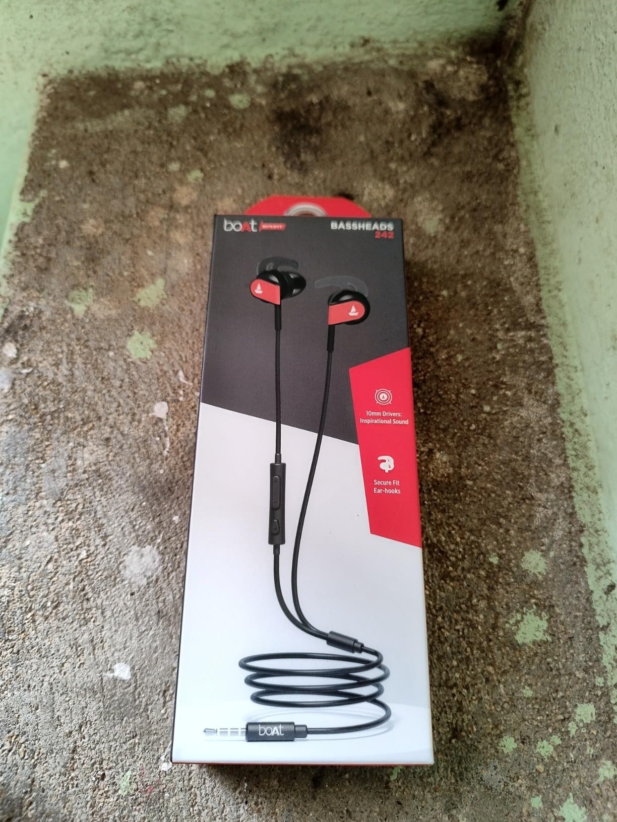 boAt Bassheads 242 in Ear Wired Earphones with Mic(Blue)