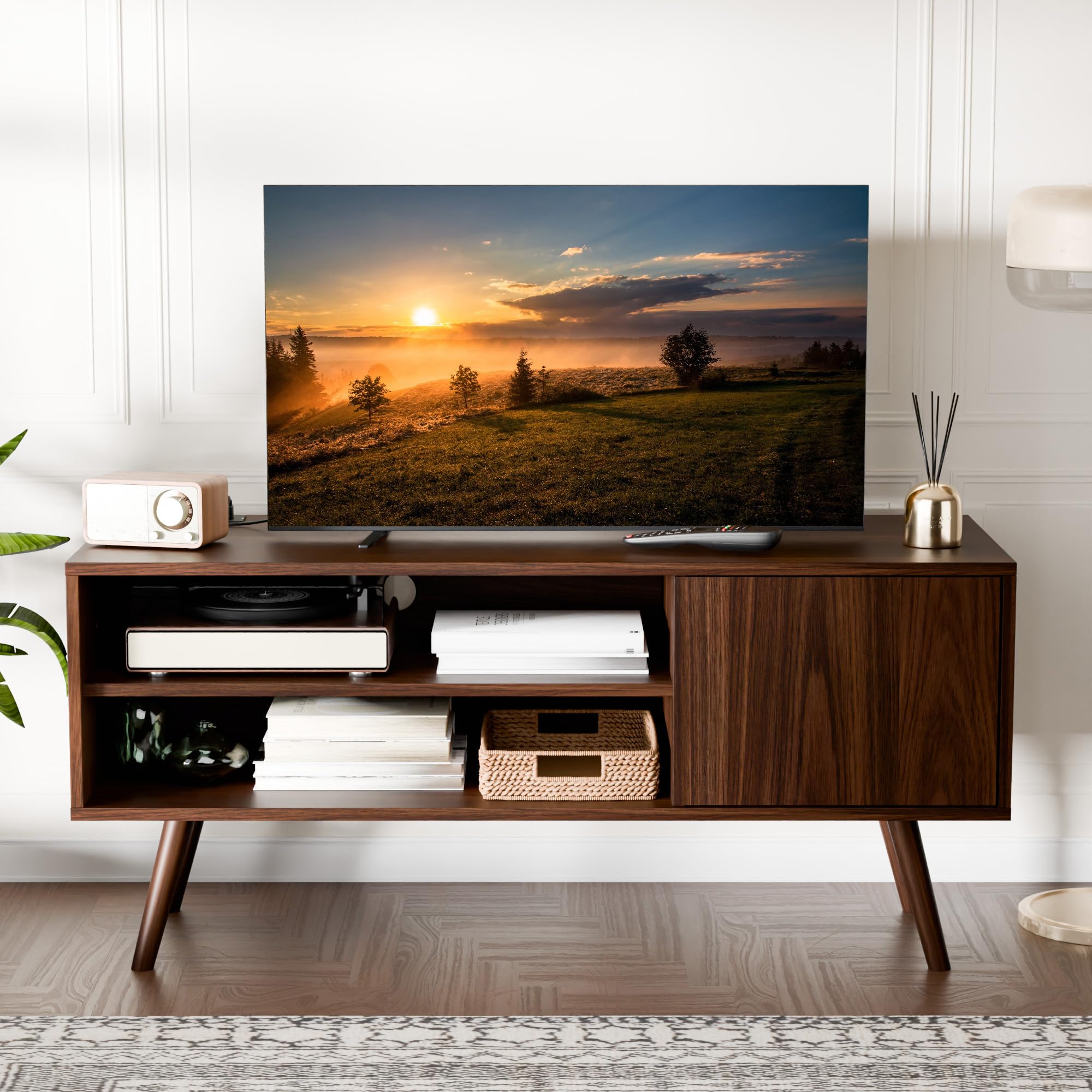 Mueble TV para hasta 50 Pulgadas, 40 x 110 x 49.5 cm, Mueble TV Salon con Puerta de 40 cm, Ajustable Estante Abierto, Centro de Entretenimiento Estilo Medieval, Dormitorio, Comedor (Marrón Oscuro)