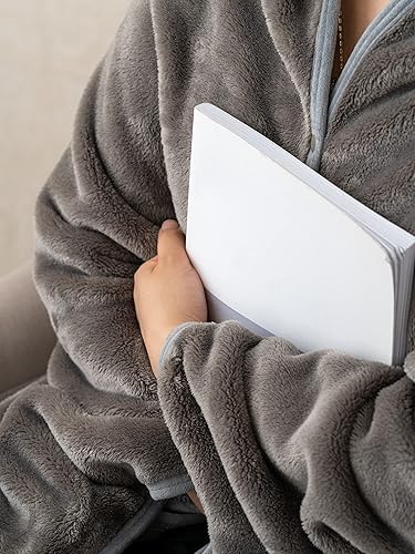 Miniatura 5 de Mellowdy Manta Chal Almohada 2 en 1 con Mangas para Oficina, Trabajo, Hogar (Gris Oscuro, 40x60) - Abrigo Snuggie Poncho Vestible para Adultos, Set