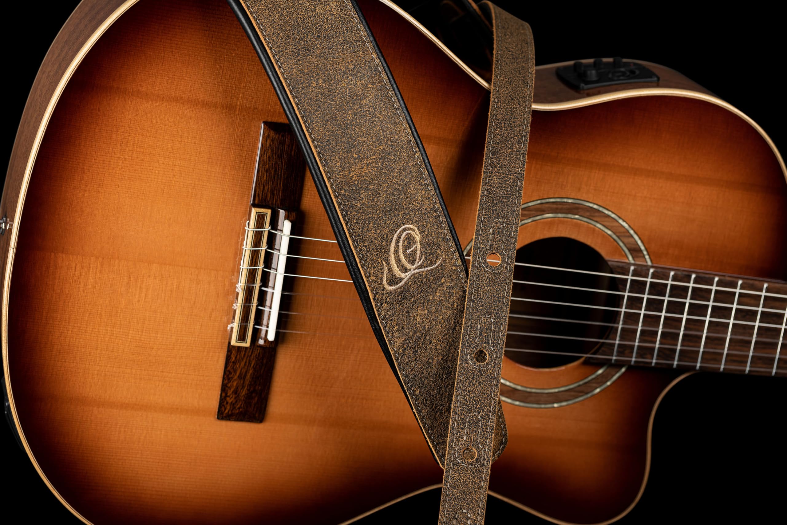 Ortega Guitars Gitarrengurt Länge Verstellbar - Akustik Gitarre / Bass, E-Gitarre, E-Bass - Artist Series - Echtleder, Desert Stone (OSAR-3)