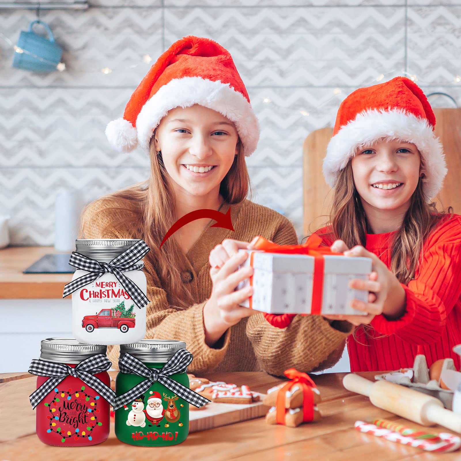 4 Verschneite Weihnachts-Kerzengläser Mit Beerendekoration – Rustikale Deko Für Festliche Stimmung