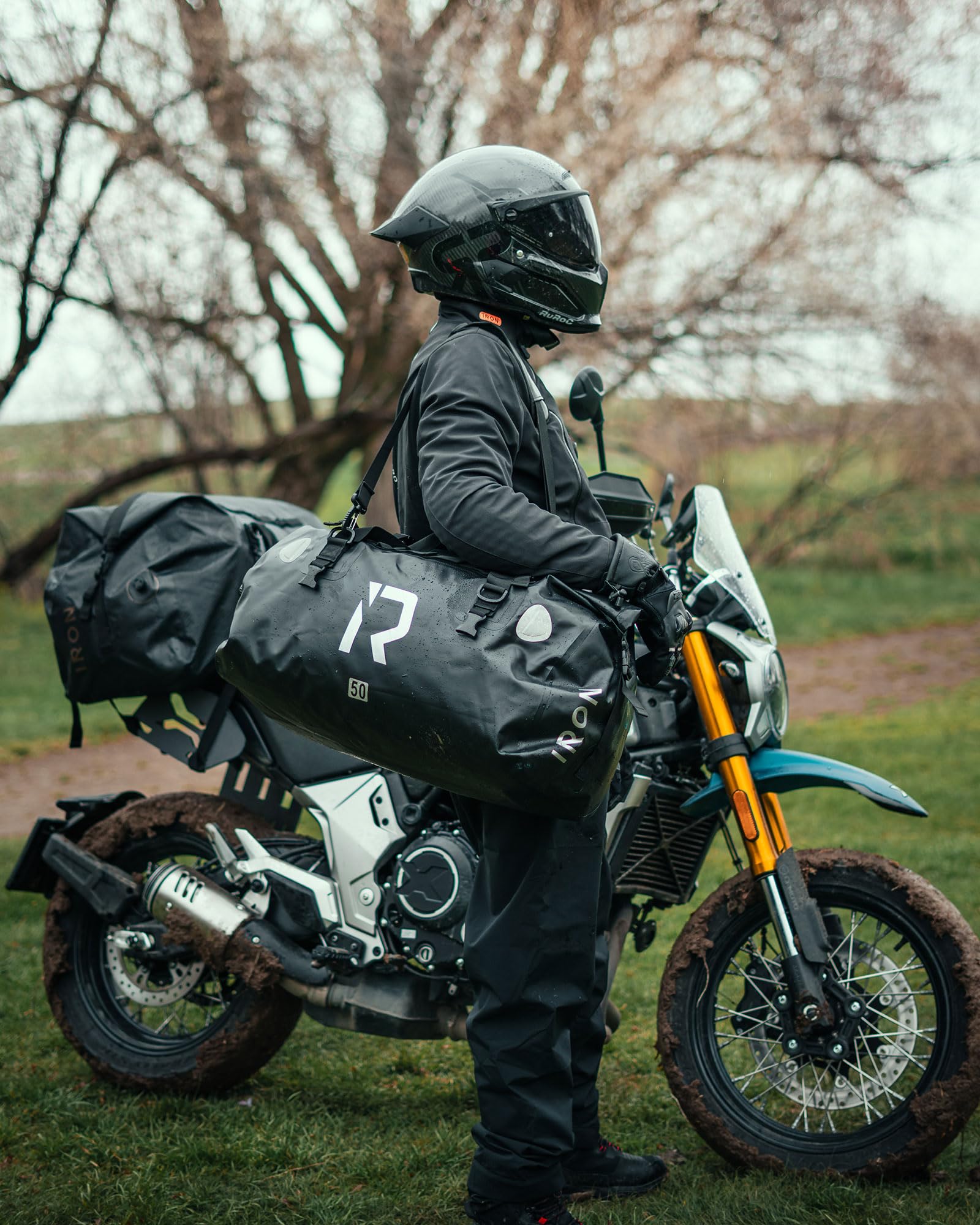 Borsa impermeabile per moto 30 L nero con chiusura arrotolabile