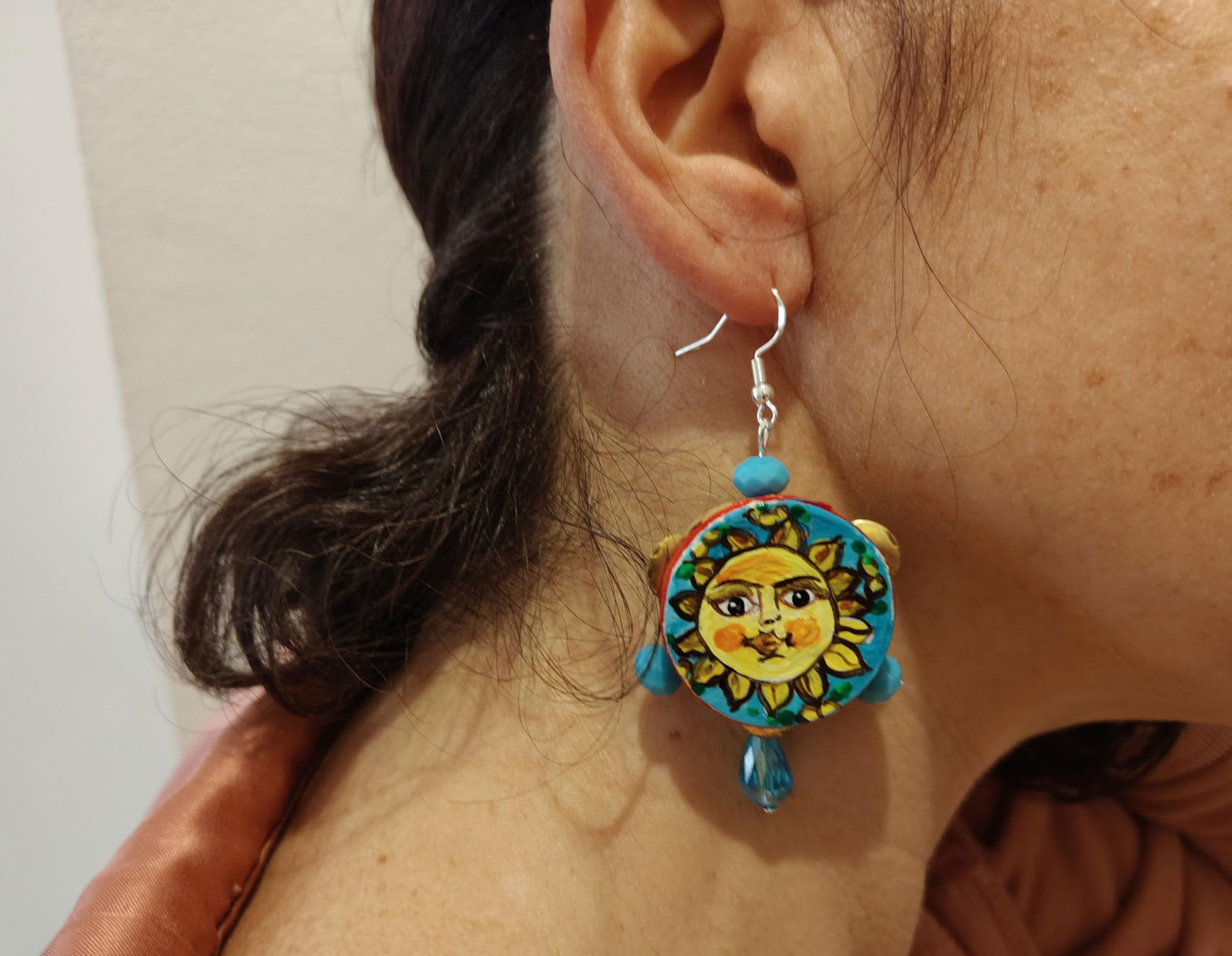 Boucles d’oreilles peintes à la main – TAMBOURINS SOLEIL DE SICILE - boucles d’oreilles pour femme, bijoux peints à la main, crochet en argent, Made in Italy, bijoux décorés, fabrication artisanale