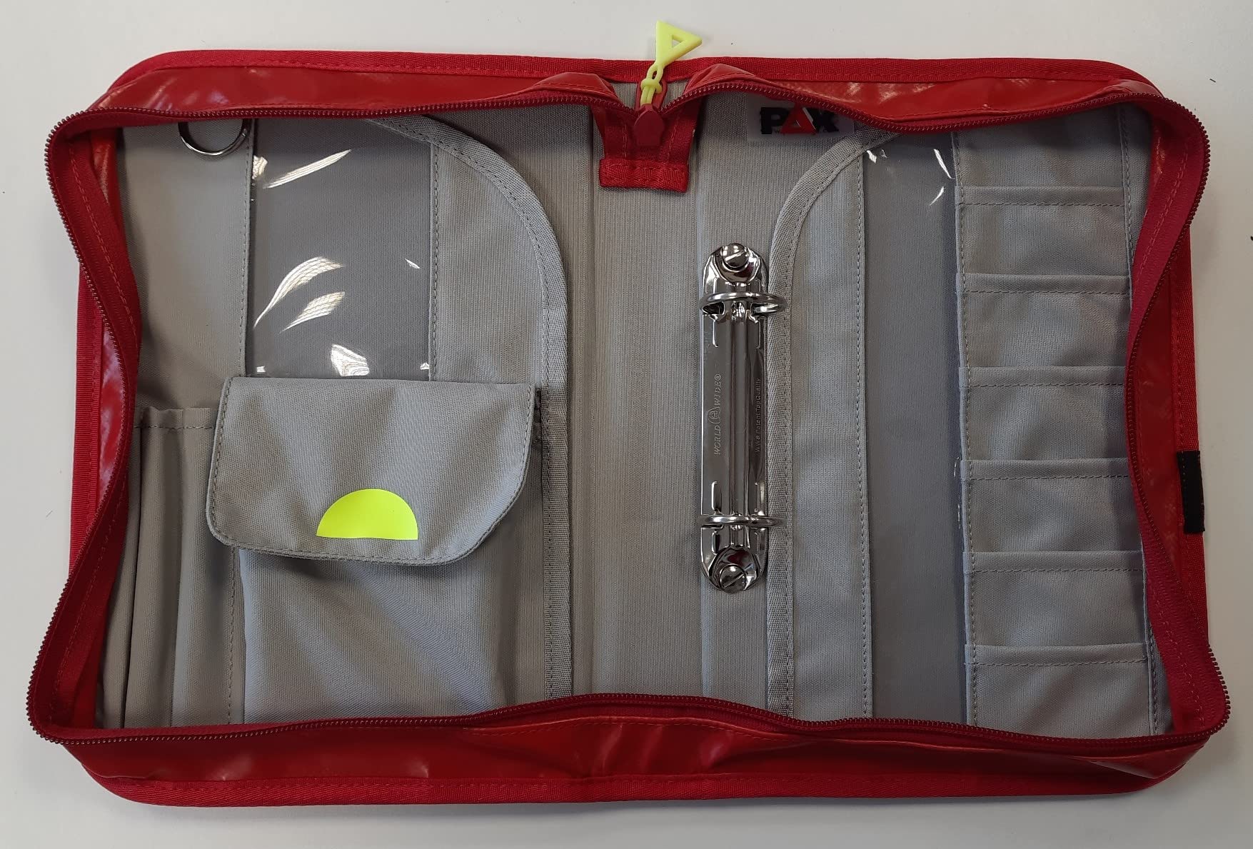 PAX® FAHRTENBUCH DIN A5 bietet Platz für Papiere in der Größe DIN A5, rot