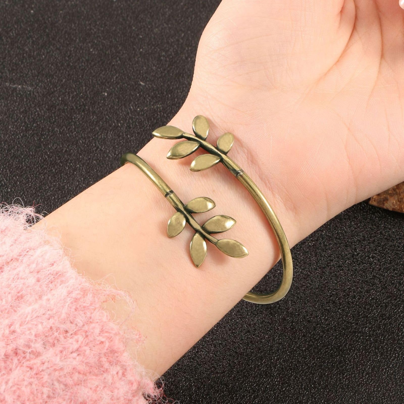YANGPZFC Small Copper Ancient Bronze Bracelet Ornament Brass Statue For Desk Decor, Handcrafted Vintage Sculpture, 1