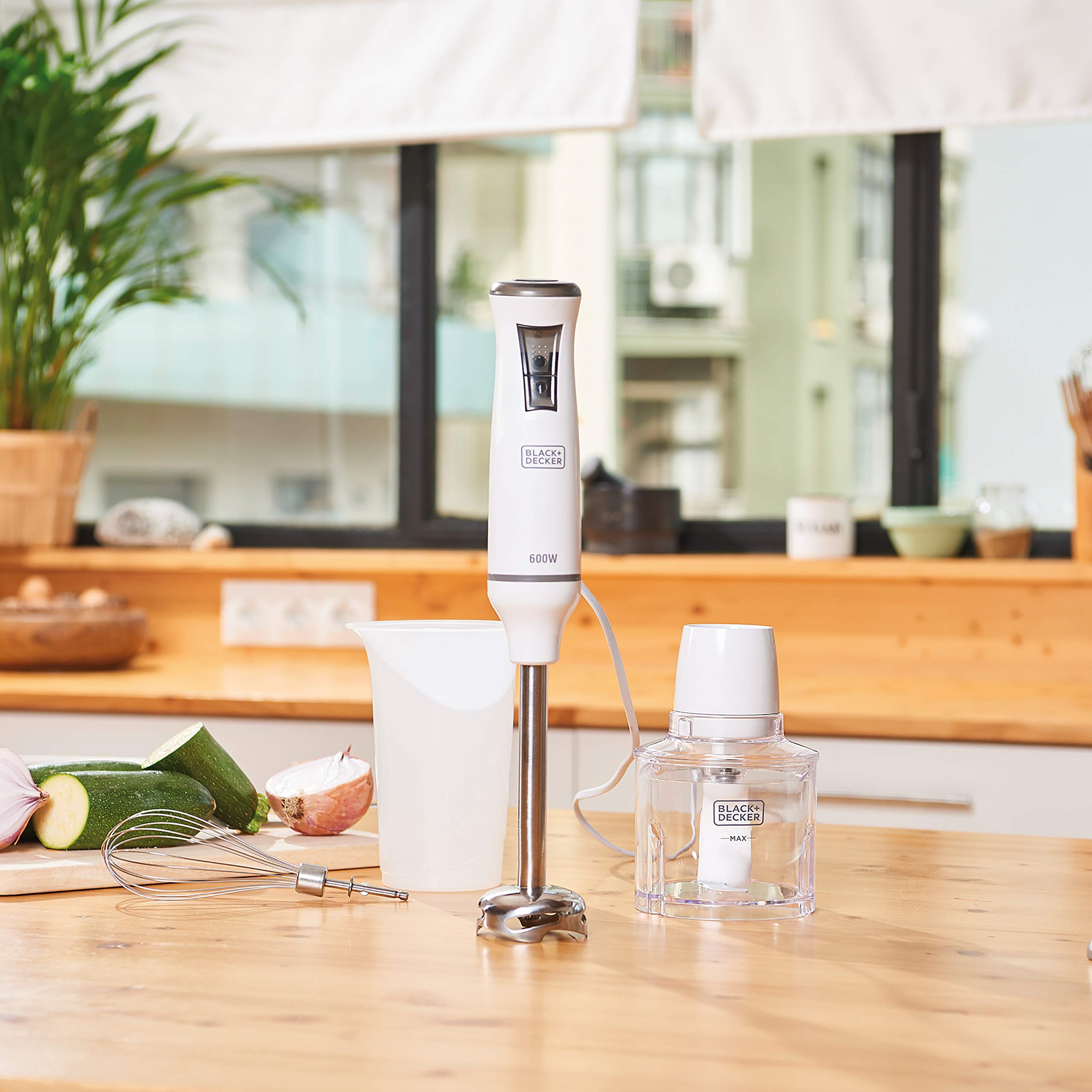 BLACK+DECKER BXHBA600E – Batidora De Mano 600W | 20 Velocidades + Turbo | Cuchillas Inox | Pie Desmontable | Set De Accesorios | Plástico | Blanco