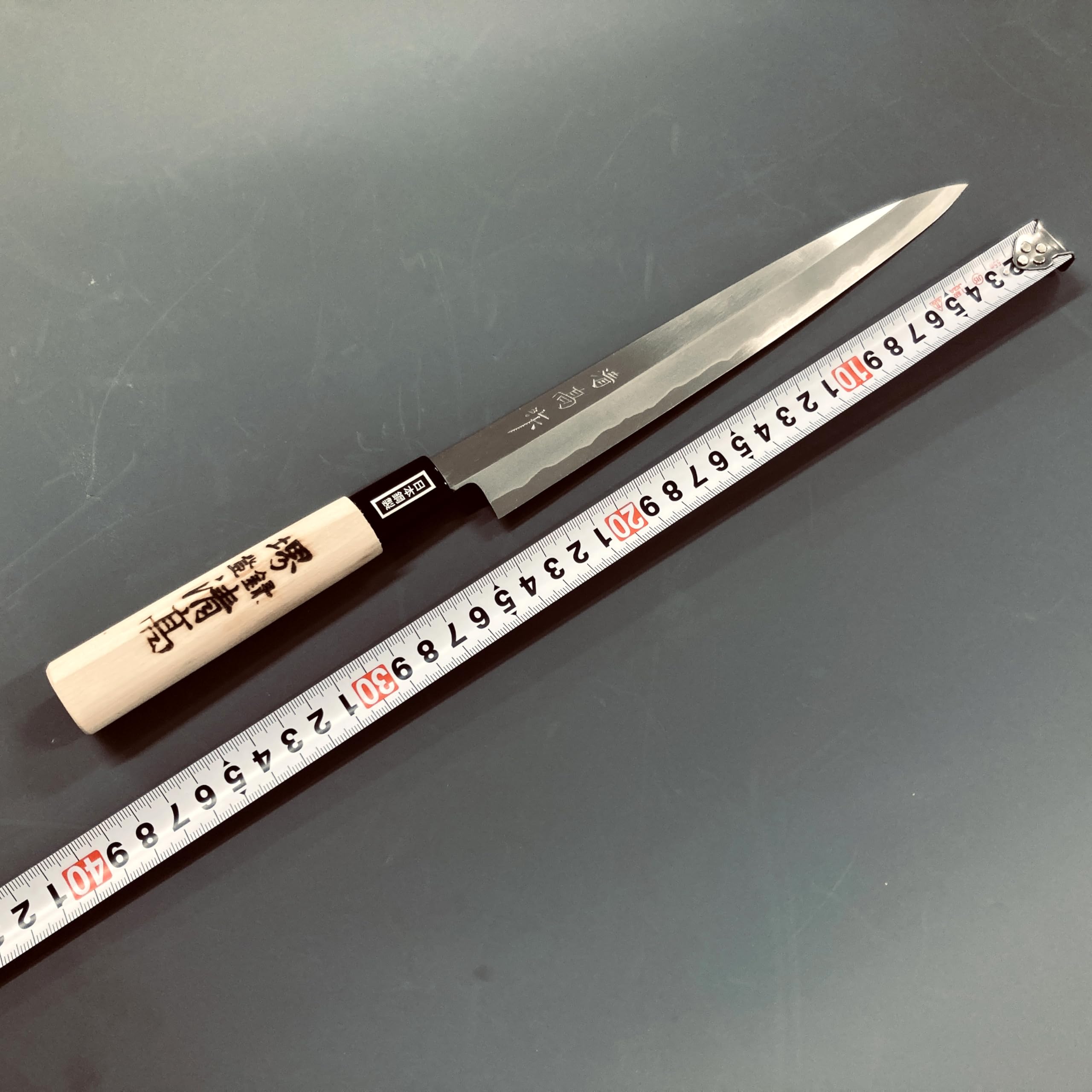 高級鋼 柳刃包丁 240mm ケース付き 楽天市場】東周作 柳刃包丁 片刃 240mm青紙2号 霞研ぎ仕上げ