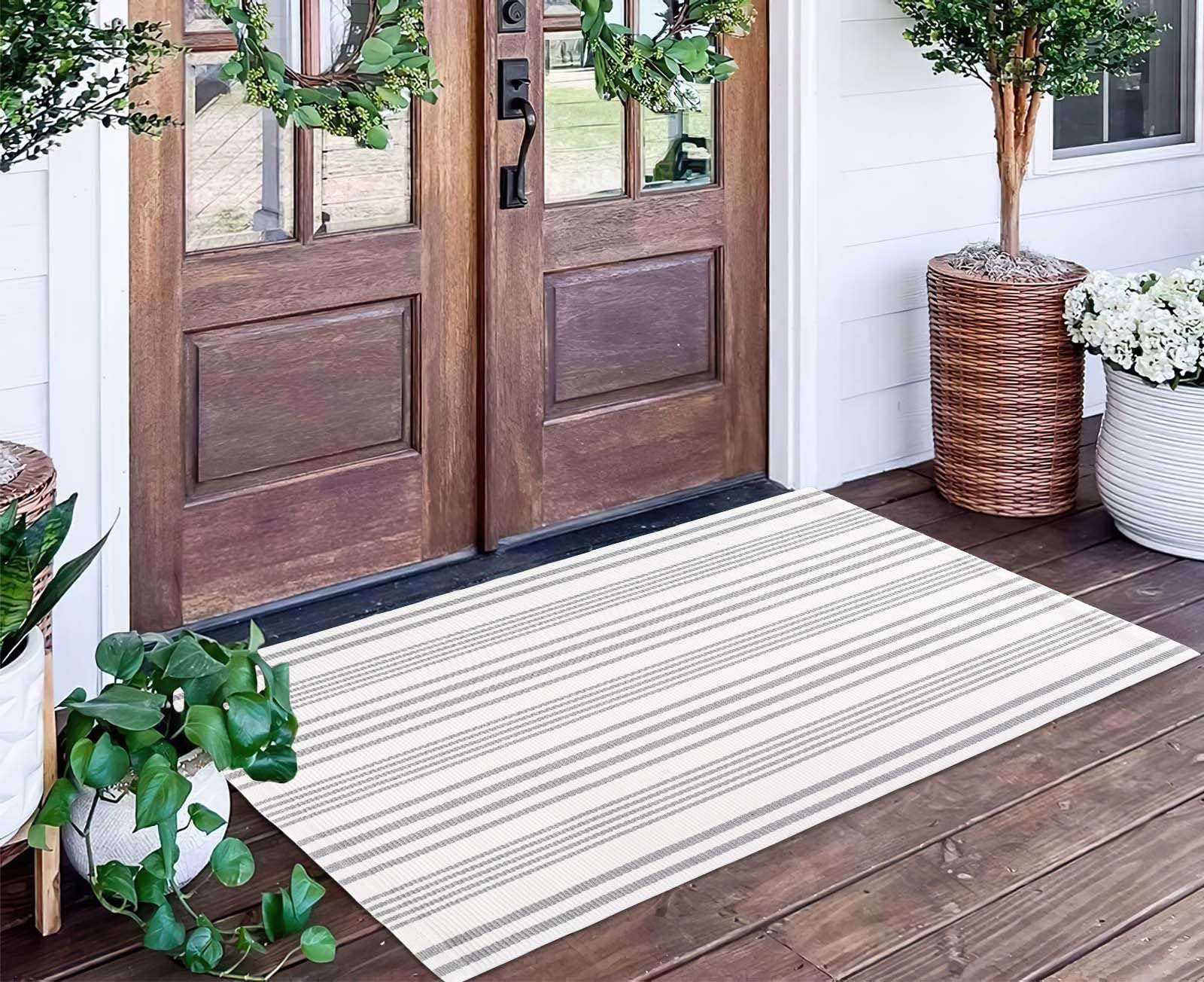 Grey and White Outdoor Rug 24'' x 51''Striped Front Porch Rug Hand-Woven Machine Washable Layered Door Mats for Entryway/Bedroom/Outdoor