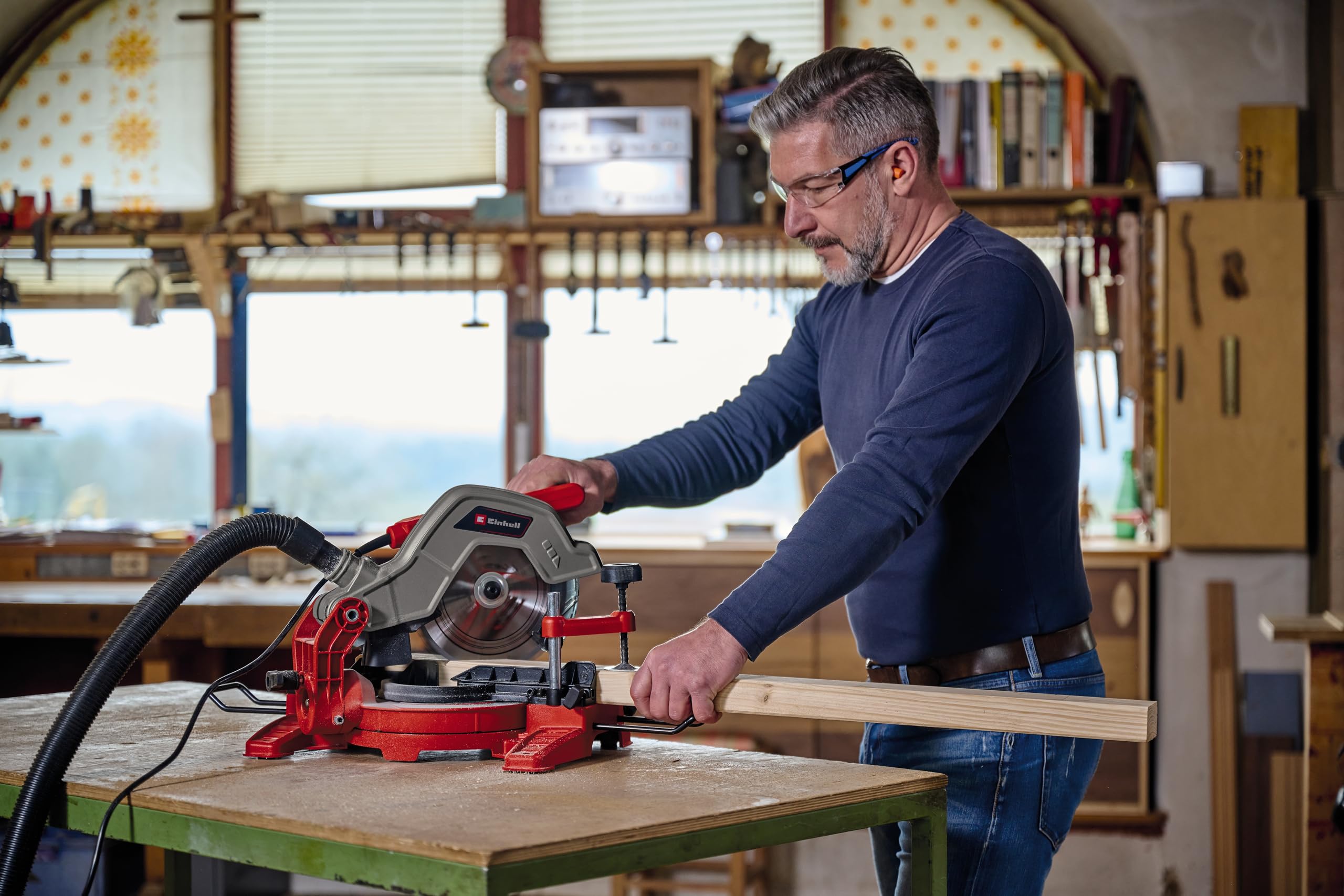 Einhell TC-MS 216: Sega radiale con motore da 1600 W, disco Ø216 mm, tavolo in alluminio, inclinazione testa a 45°, incluso disco in carbur
