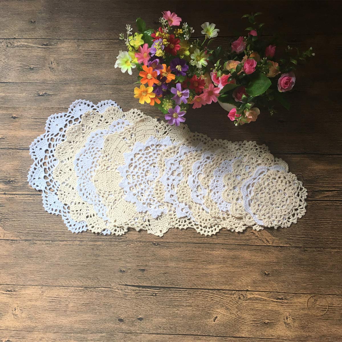 MINDPLUS Set Di 12 Centrini All'Uncinetto Fatti A Mano In Cotone Beige, Dimensioni Assortite 10-25 Cm, Tovagliette In Pizzo Vintage