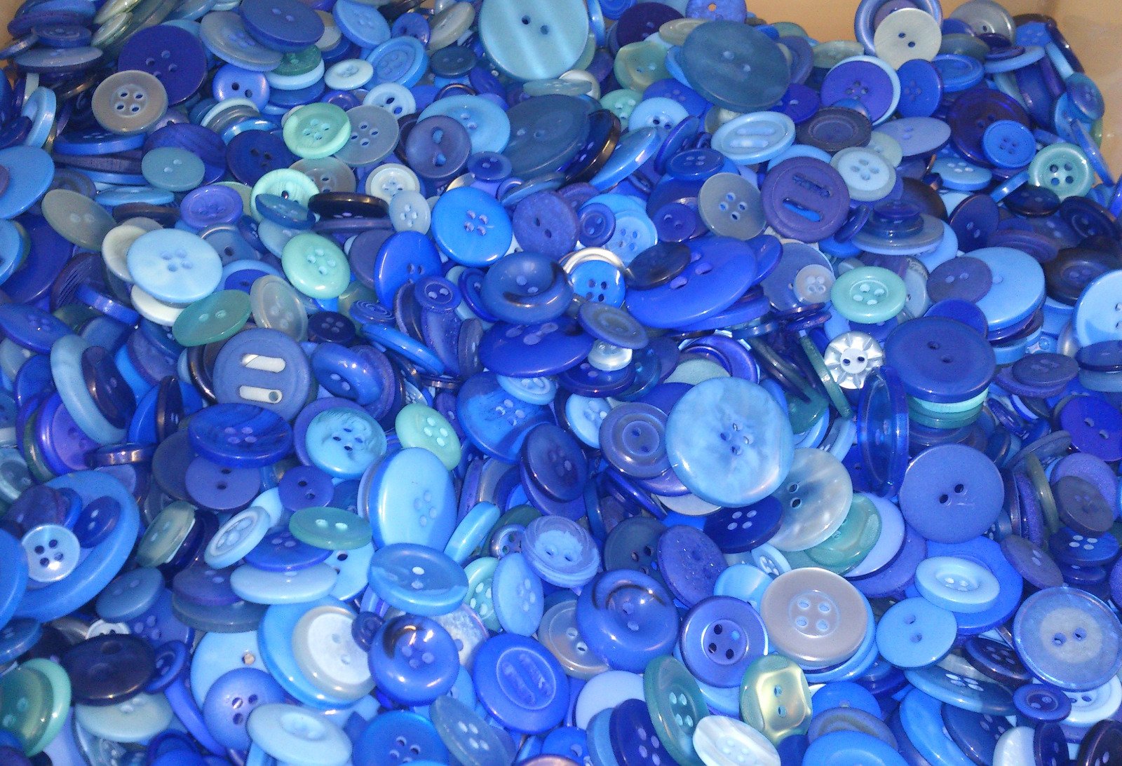 celloexpress Blue Buttons - Mixed Sizes of Plain Buttons for Sewing Crafting Scrapbooks Art (Pack of 50g)