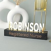 Vista 2 de Generic Placa de identificación personalizada de acrílico dorado sobre madera negra, decoración de oficina