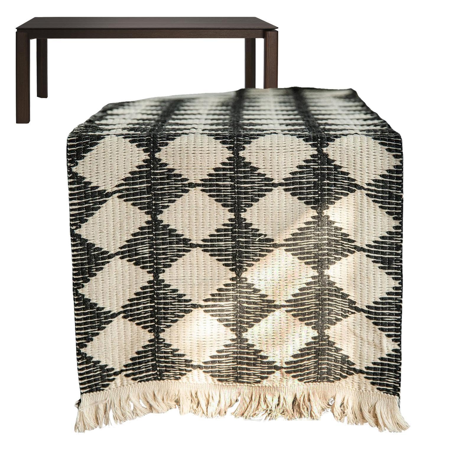 Nappe bohème noire et blanche au design ethnique inspirant pour changer d'ambiance 35x180cm