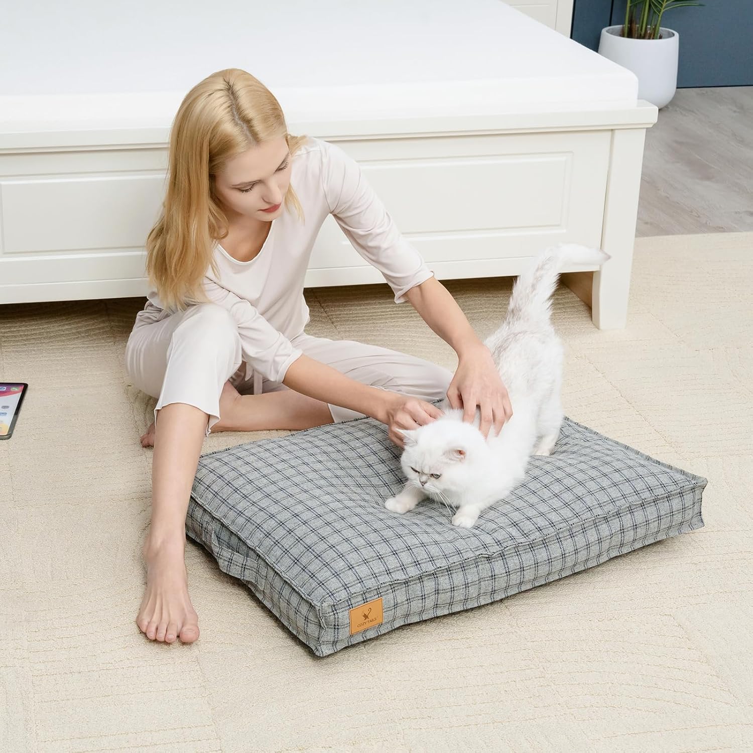 Dog Bed with Easy-Grip Handle - Shredded Memory Foam Pet Bed, Removable & Machine Washable Cover, Non-Slip Bottom, Choose from Cooling Linen or Warm Flannel Style for Dogs & Cats(Medium)