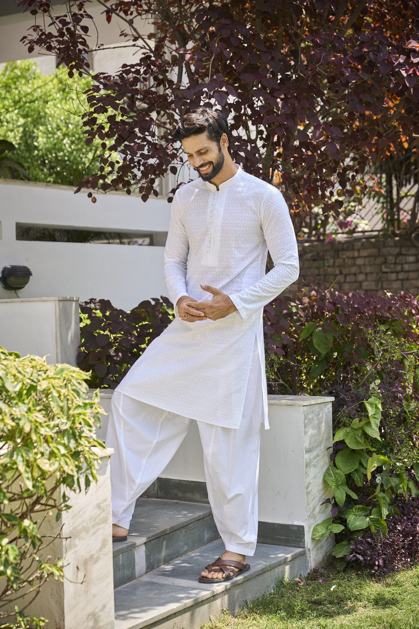 See Designs Men White Chikankari Embroidered Straight Kurta - Sd2Mkt_1093Xl