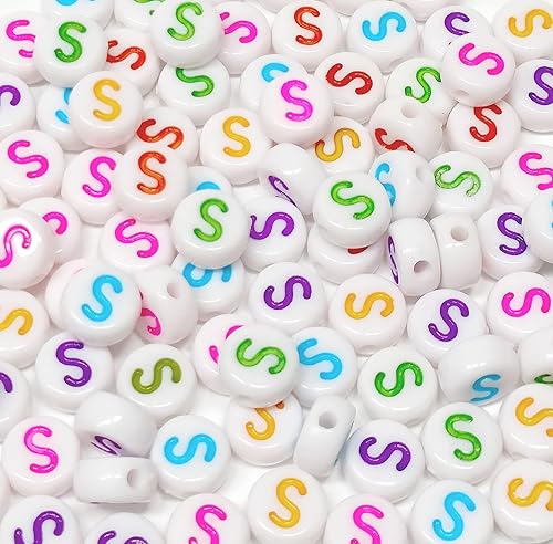 Bxwoum 100 cuentas de la letra S de 0.157 x 0.274 pulgadas, cuentas acrílicas del alfabeto, letras blancas redondas de colores, letras S, para hacer