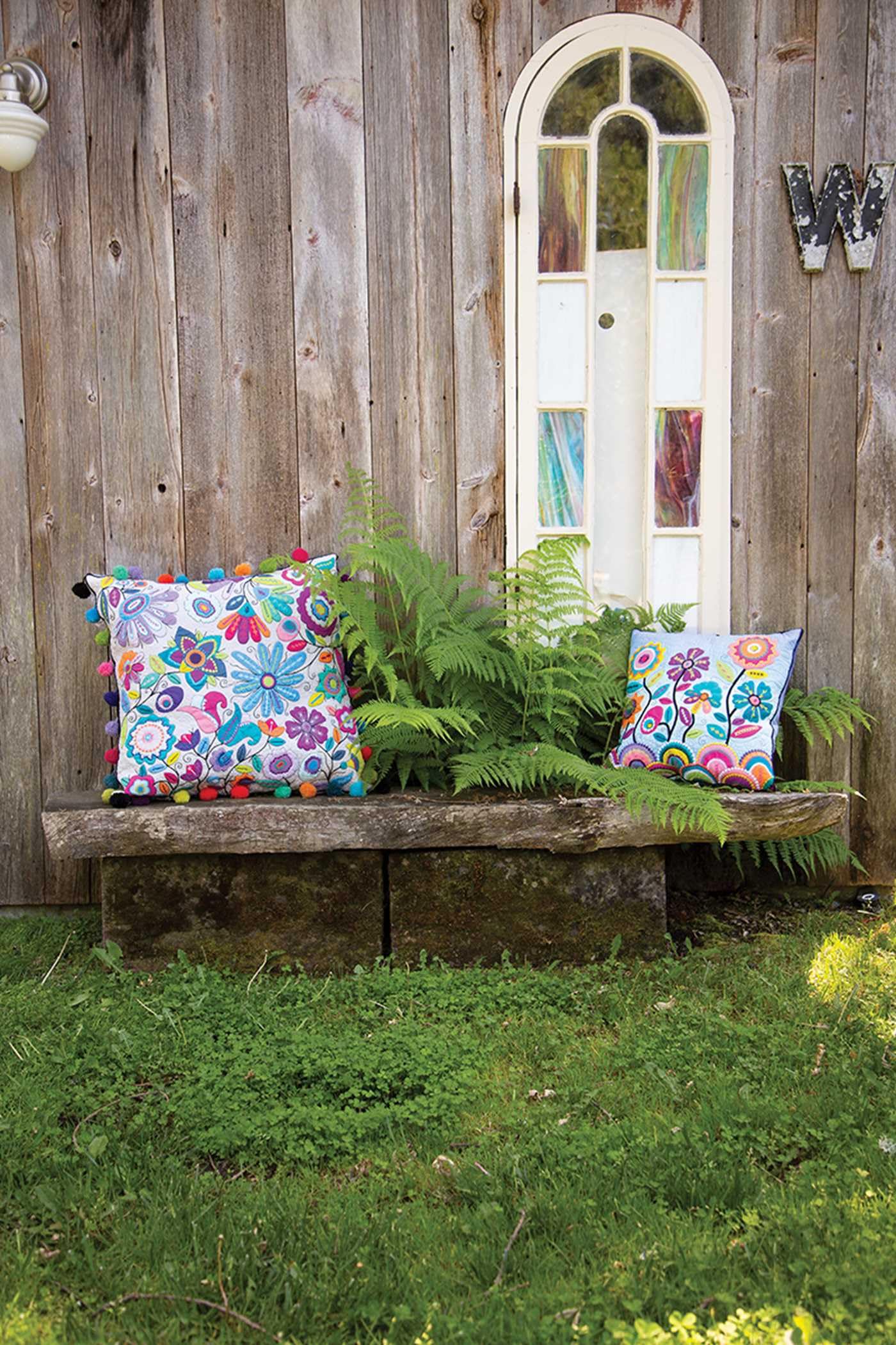 Machine Magic: Get the Most from the Decorative Stitches on Your Sewing Machine: 22 Fun Flowers to Sew