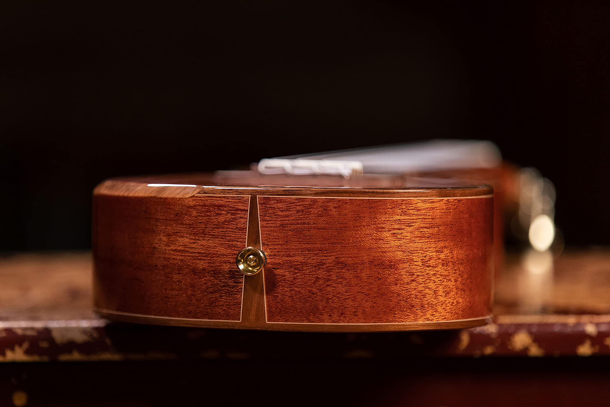 Ortega Guitars Ukulélé Concert Acoustique – 2 évents sonores – Série Custom Built – Avec Housse – Acajou, Naturel (ECLIPSE-CC4)