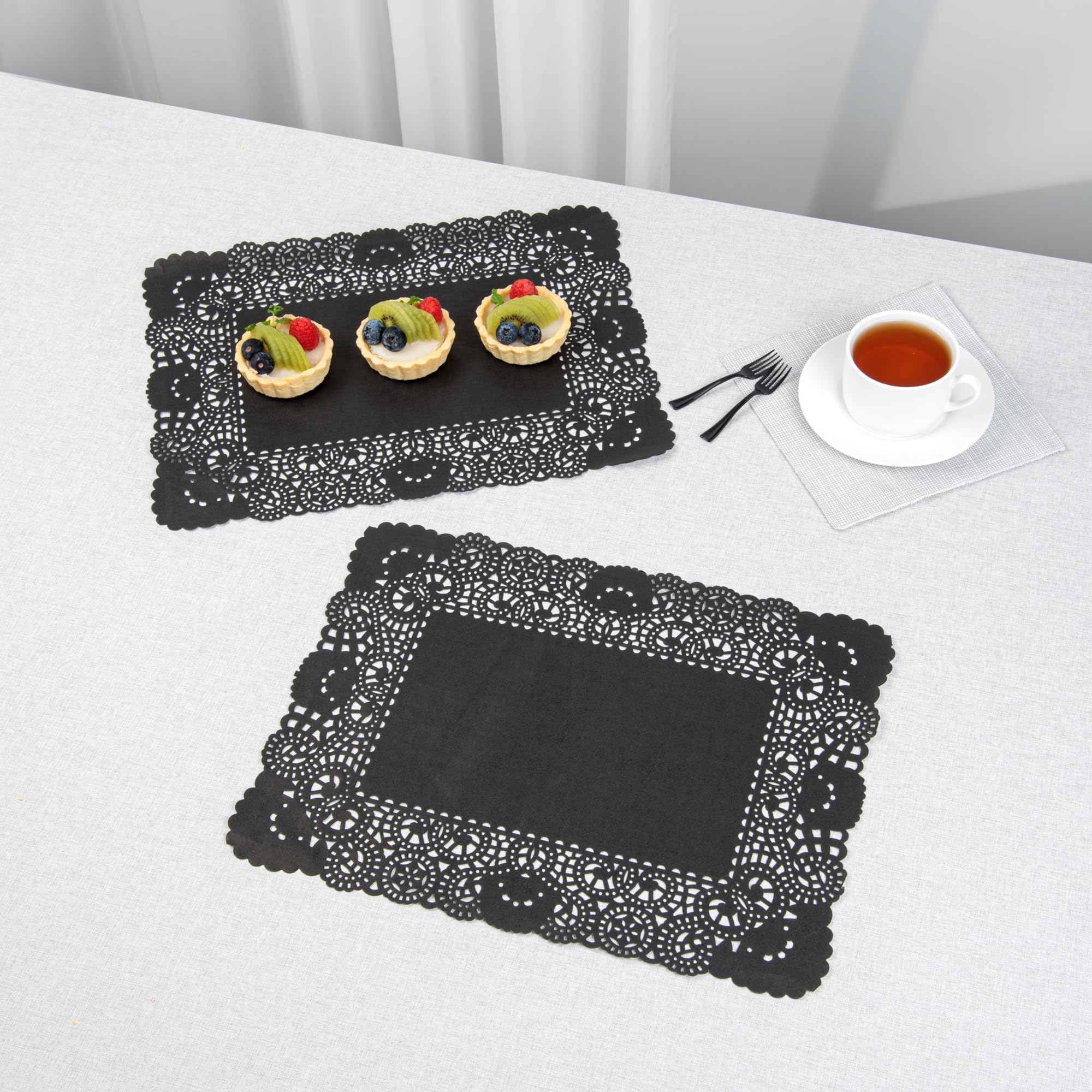 Restaurantware Pastry Tek - Tapetes de papel de encaje de 15.75 x 12 pulgadas, 100 tapetes rectangulares desechables para mesa, elegante acabado de encaje, de larga duración, papel negro, para