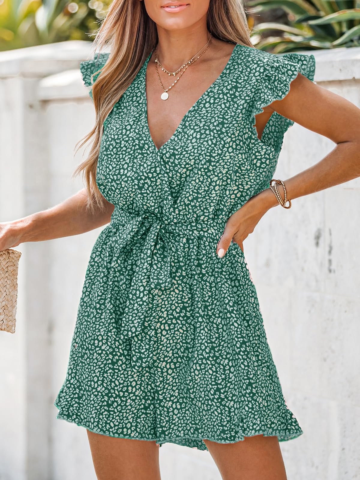 CUPSHE Damen Jumpsuit V-Ausschnitt Rüschen Strampler Leopard Flügelärmel Weites Bein Overall mit Gürtel Kurz Lose Hosenanzug