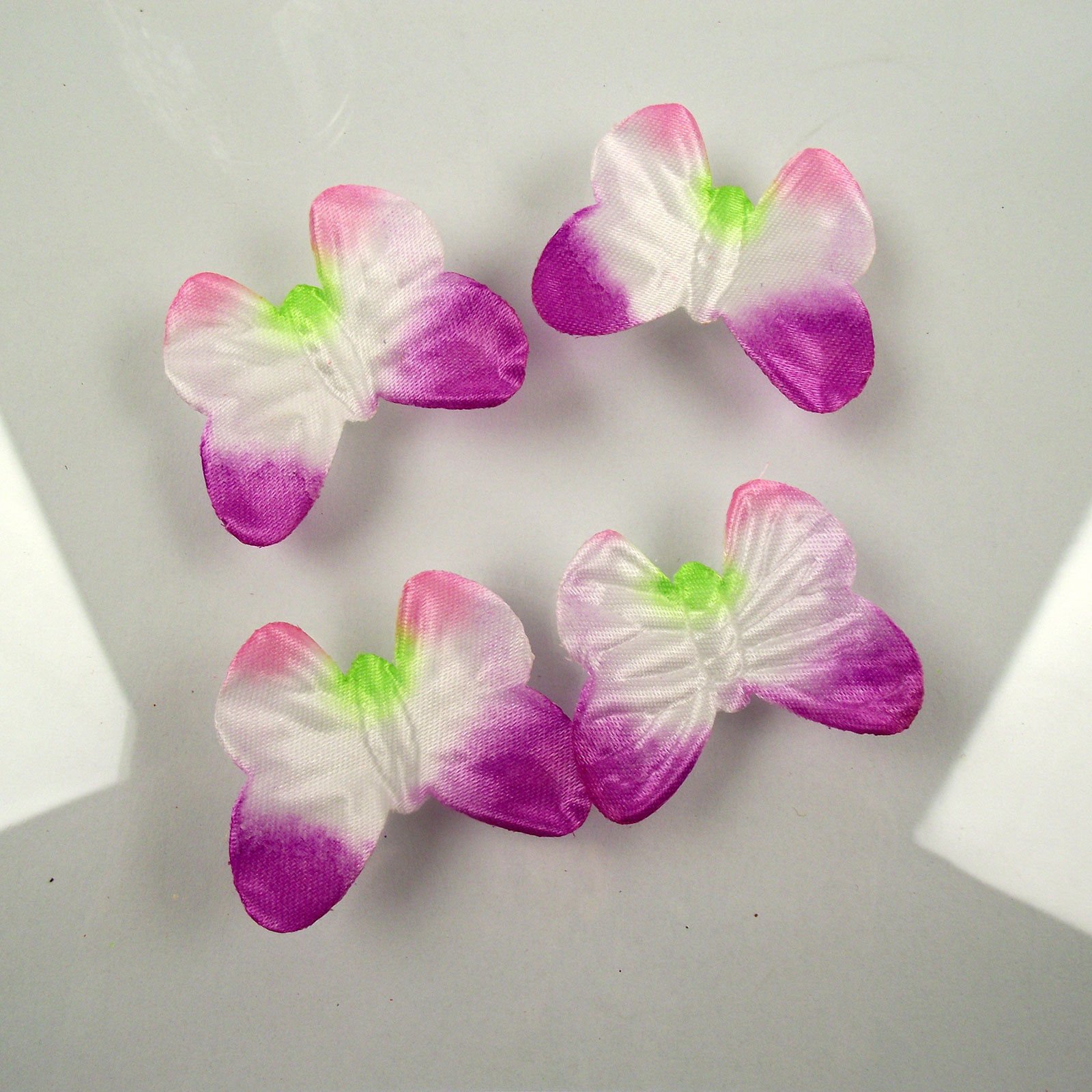 Meena Supplies Pack of 150 Unique Butterfly Shape Silk Butterfly Petals Weddin Table Confetti (Lilac)