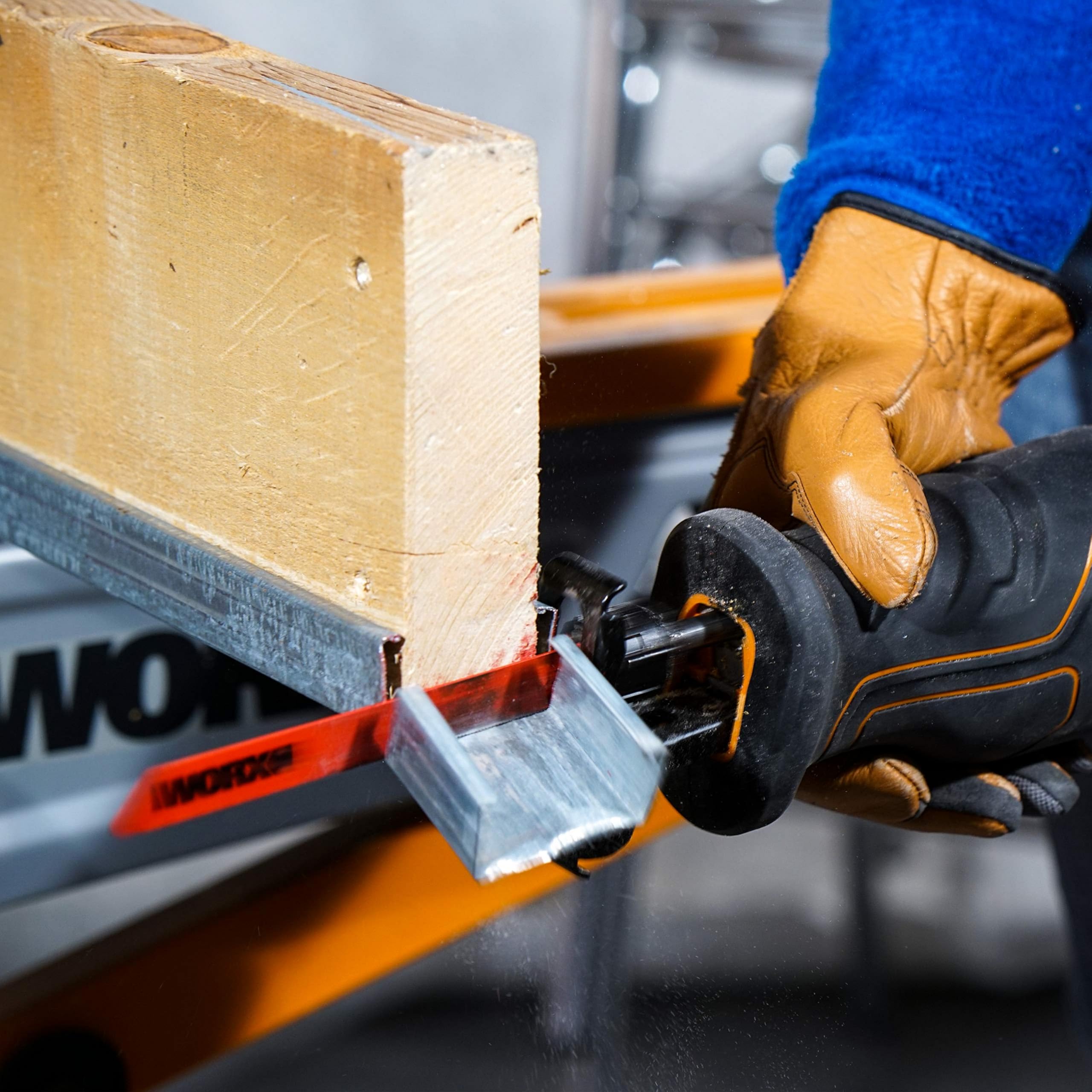 WORX Scie sabre sans fil 20V WX500.9, Compacte et Légère, Coupe le Bois, l'Acier et le PVC jusqu'à 190mm, Vitesse Variable, Anti-Vibration, livrée avec lames bois et acier, sans Batterie ni Chargeur