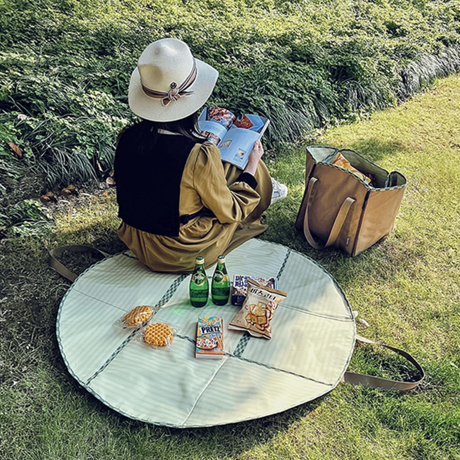 Alpteq Picknickdecke BergWiese 100x150 Cm - Wasserdicht, Leicht & Mit Festen Heringen