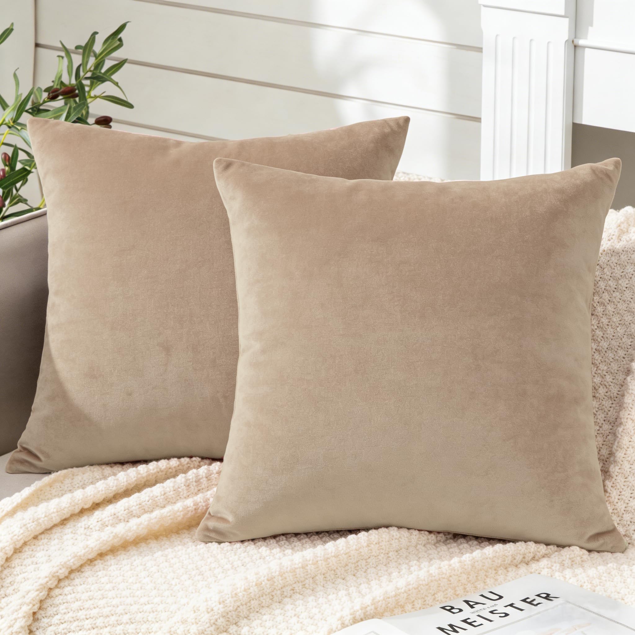 Soifox Pack of 2 Velvet Cushion Covers Camel Decorative Square Throw Pillow Covers Pillowcases 50x50 cm 20x20 Inch Cushion Case Home Decor Pillow Cases for Couch Sofa Living Room Bed