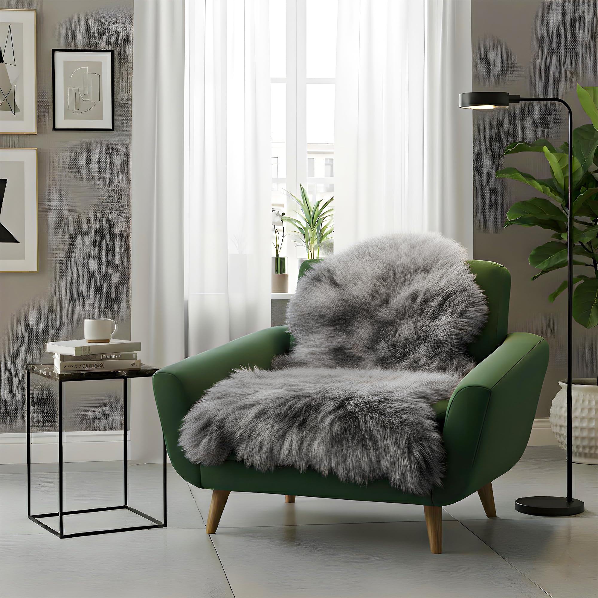 Echtes Schaffell Grau Natur – Premium Lammfell Teppich, Kuschelig Weiches Fell, Wärmeisolierend & Atmungsaktiv – Deko, Sitzauflage für Sofa, Bett & Stuhl (L:100-110cm)