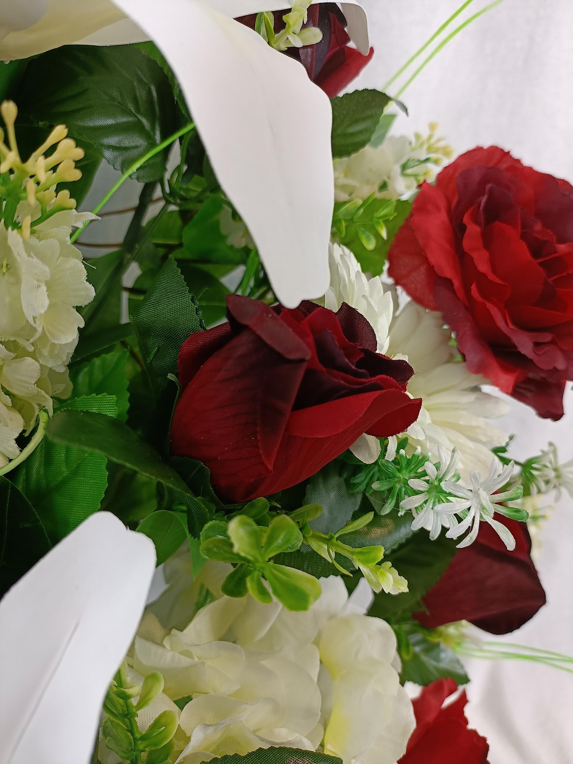 DRW Centre de Fleurs Artificielles pour Cimetière Blanc et Rouge Églises Mariages Centre de Fleurs pour Les Saints avec Liliums, bourgeons, gerberas et hortensias Rouge et Blanc 80x65x30 cm