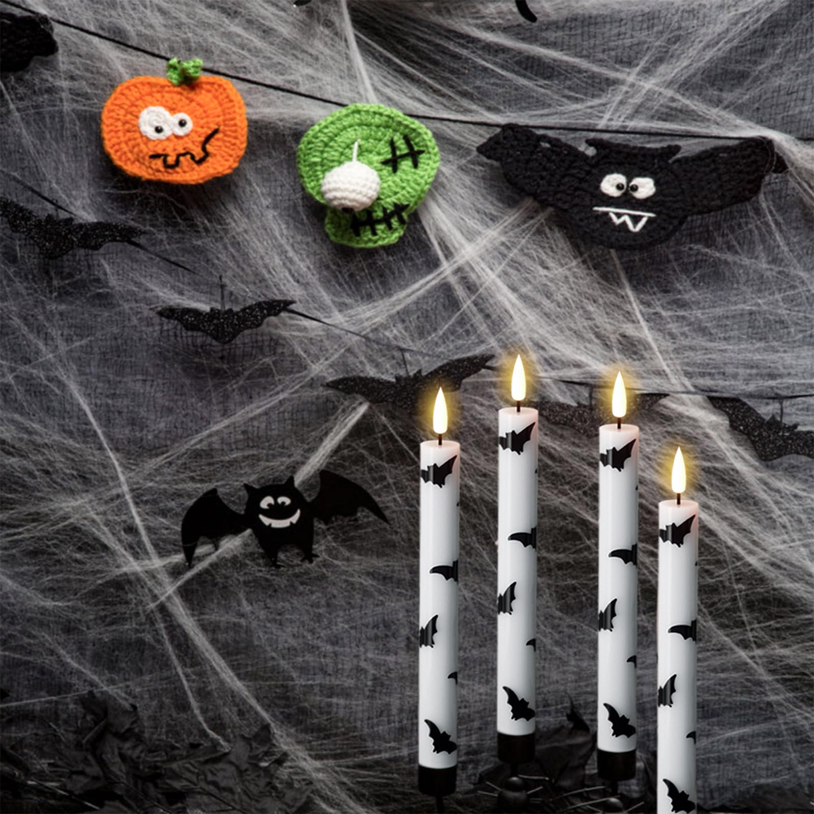 GenSwin Candele coniche senza fiamma per Halloween, confezione da 4 candele a LED coniche a batteria con timer remoto, candele senza fiamma tremolanti in vera cera bianca con stampe di pipistrelli per