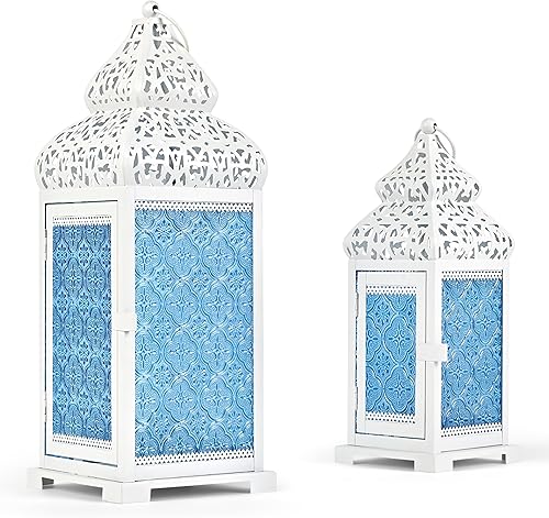 CVHOMEDECO. Farol portavelas decorativo, farol marroquí, rústico, de metal, blanco, para decoración del hogar, patio, exterior, cristal azul, juego