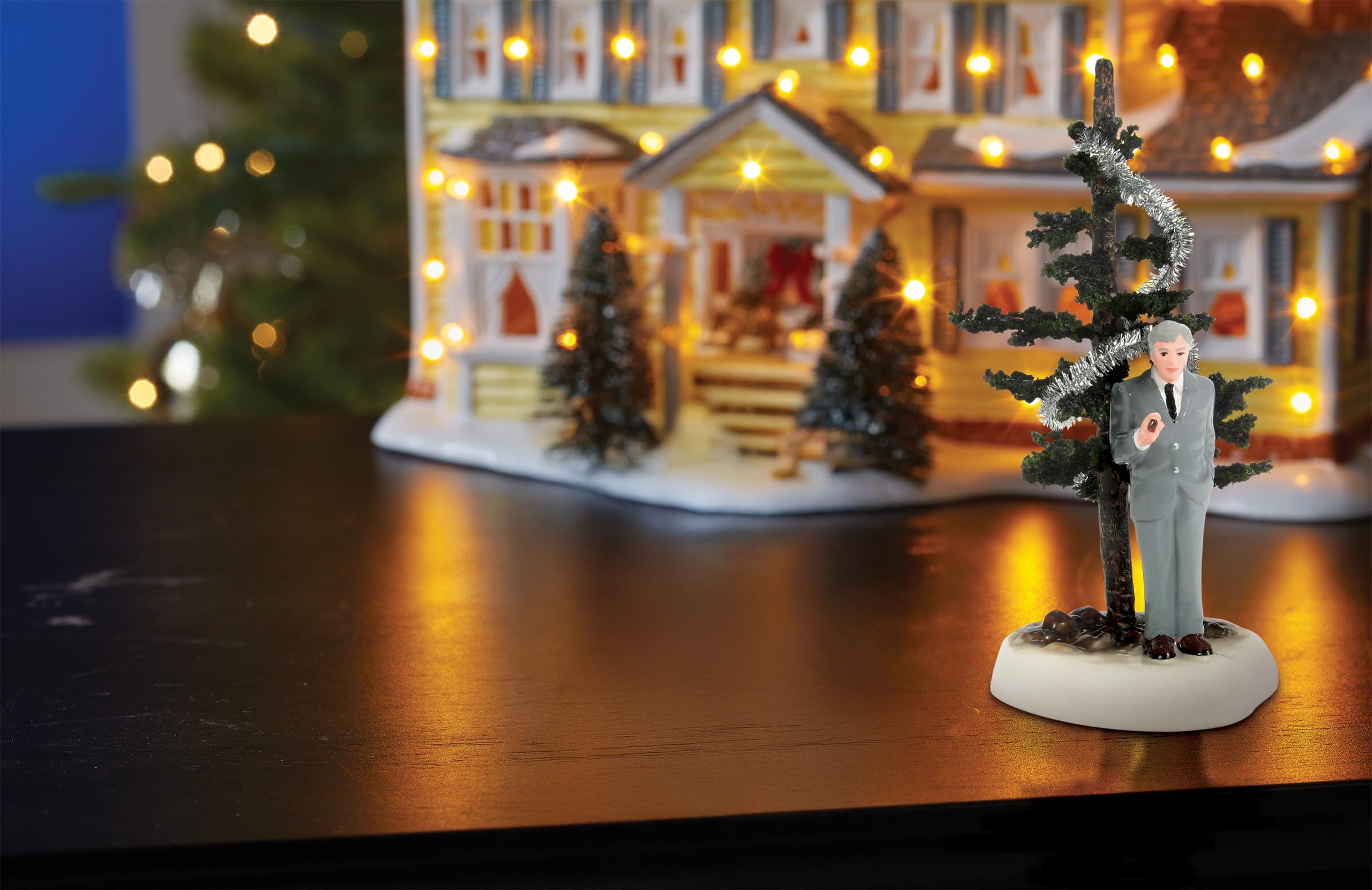 Department 56 Original Snow Village National Lampoon's Christmas Vacation Onkel Lewis Ugly Tree Figur, 17 cm, mehrfarbig