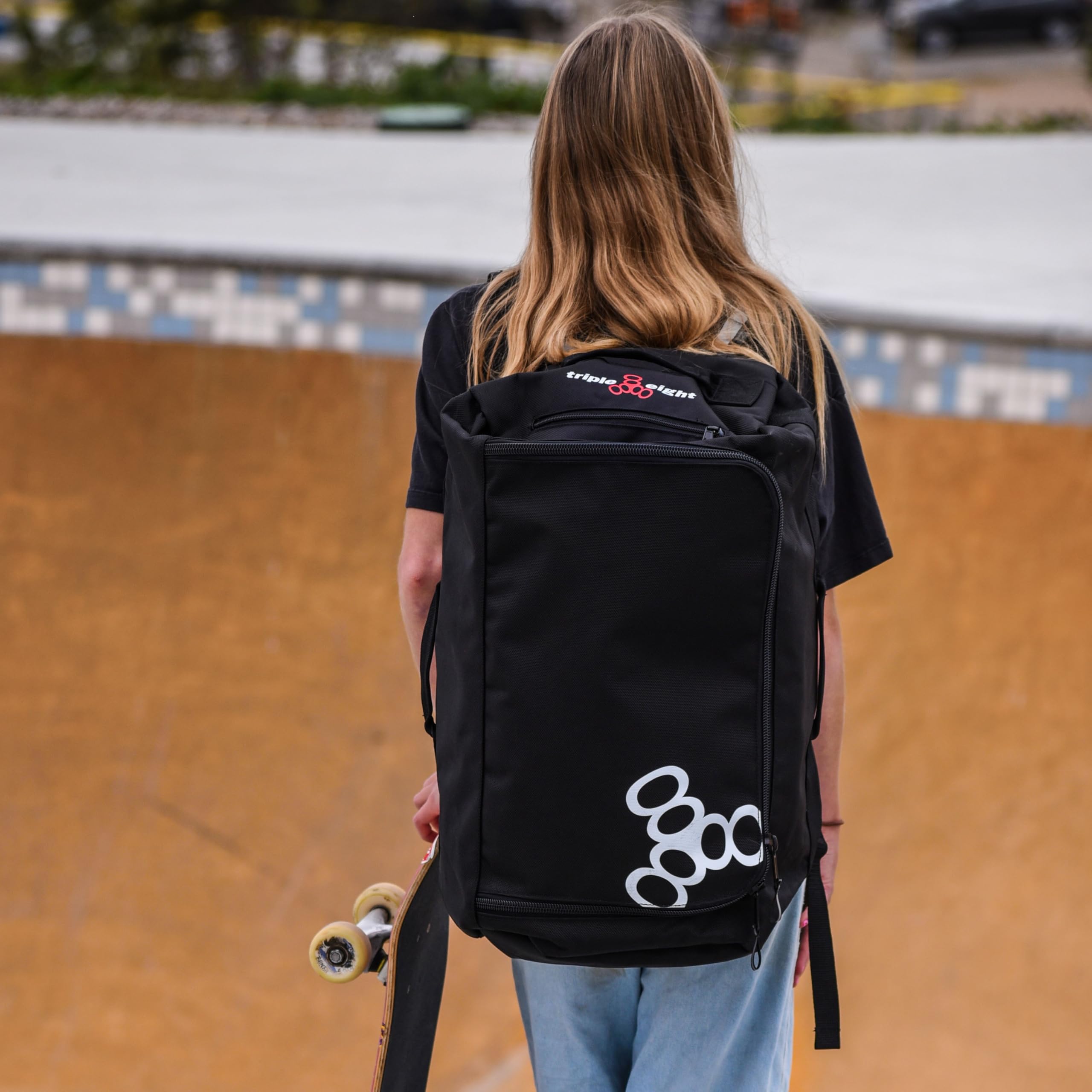 Triple Eight 40L GEAR40 Duffelpack, Schwarz - Mehrzweck-Ausrüstungstasche für Skateboarden, Rollschuhlaufen und andere Actionsportarten