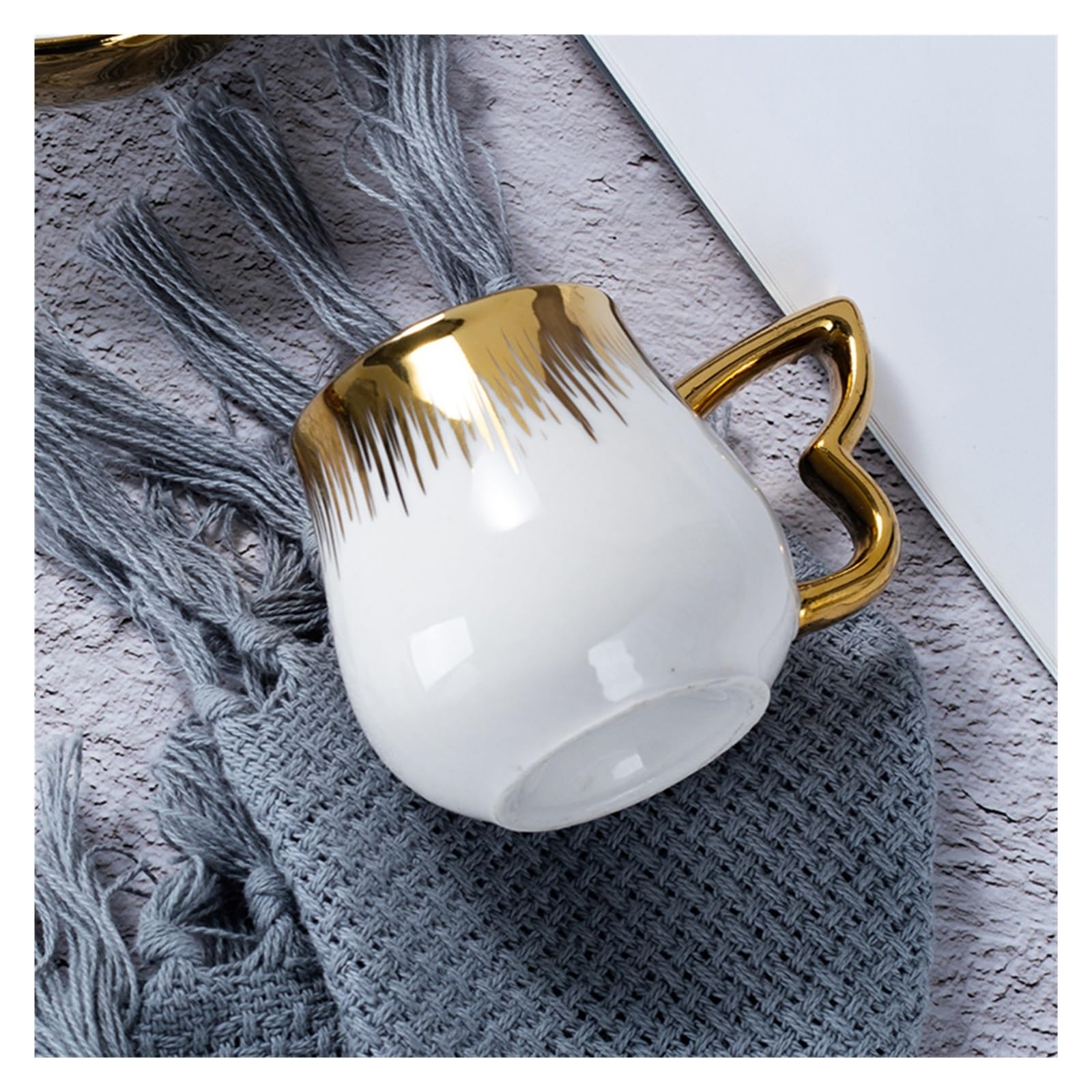 Tazze Caffe Tazza in Ceramica di Lusso con piattino a Forma di Tazza da caffè e piattino for tè pomeridiano, Set di stoviglie Creative for la casa(Black)