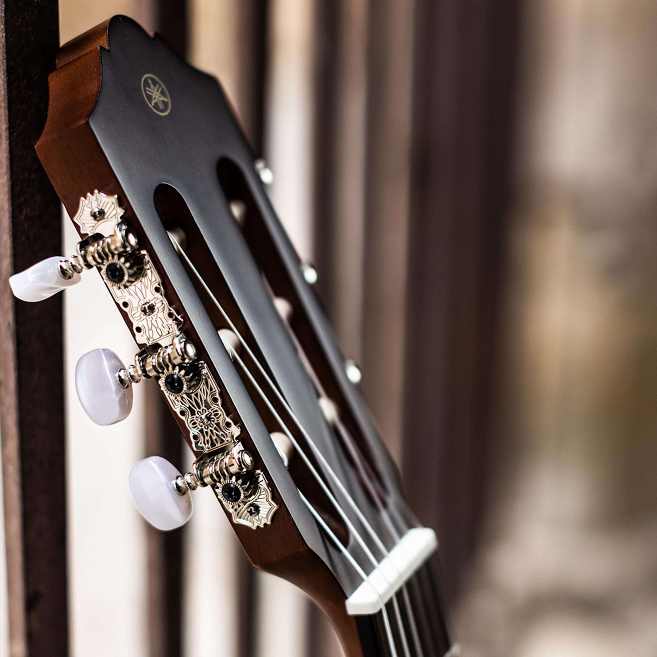 YAMAHA CGX122MC Chitarra Classica Elettroacustica 4/4 Top Cedro Massello Scala 650 mm Pickup System