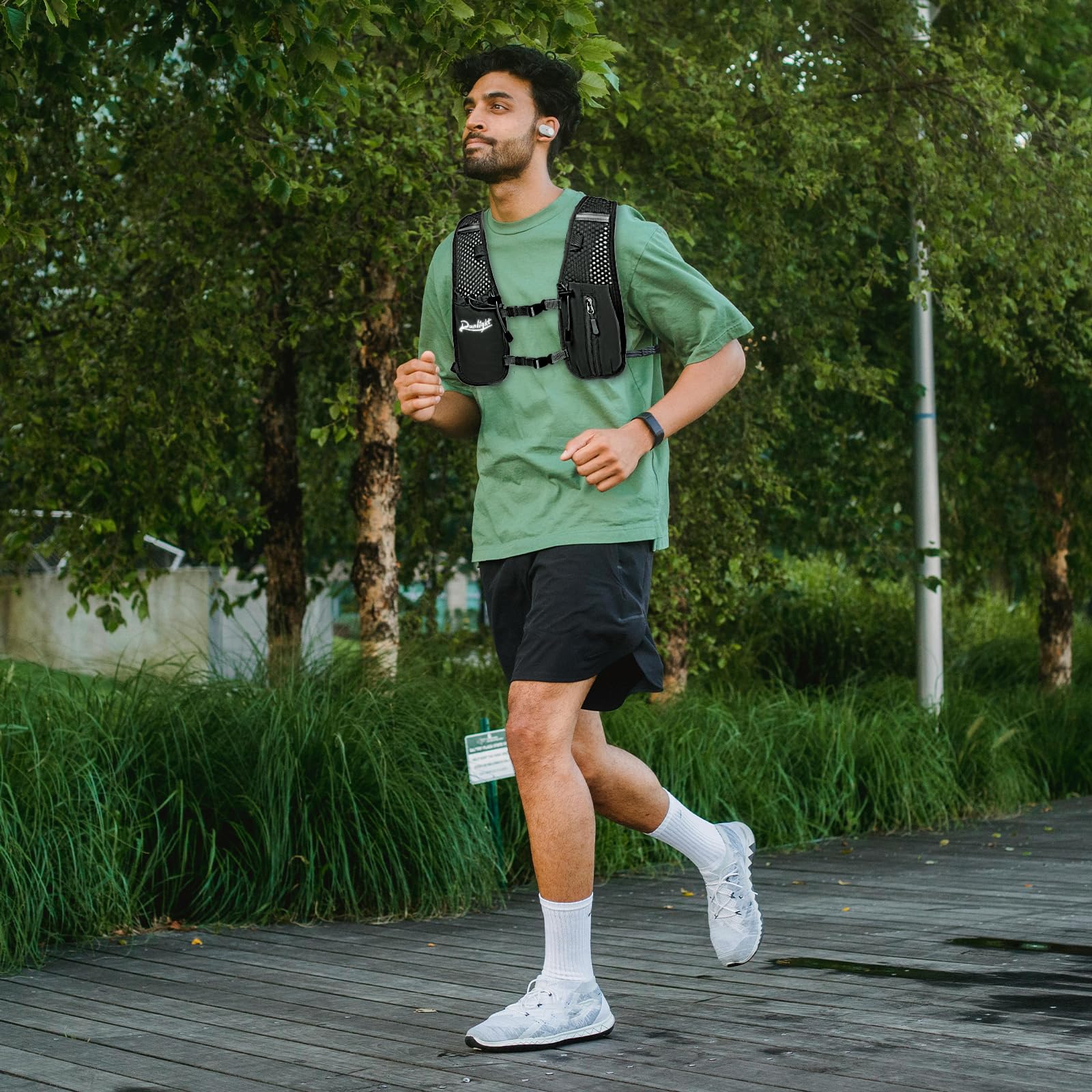 Runlight Gilet de course pour homme et femme, sangles de poitrine réglables, gilet d'hydratation avec bouteille d'eau de 1500 ml