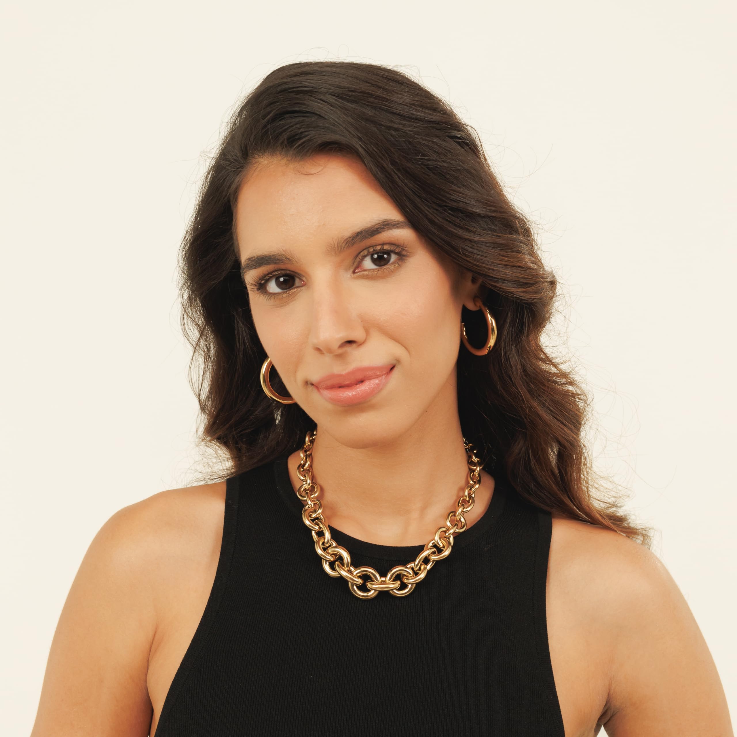 BOSS Jewelry Collier, Bracelet en Chaîne ou Boucles d’Oreilles Créoles pour Femme Collection LIVE STATEMENT en Acier Inoxydable avec Placage Or Jaune