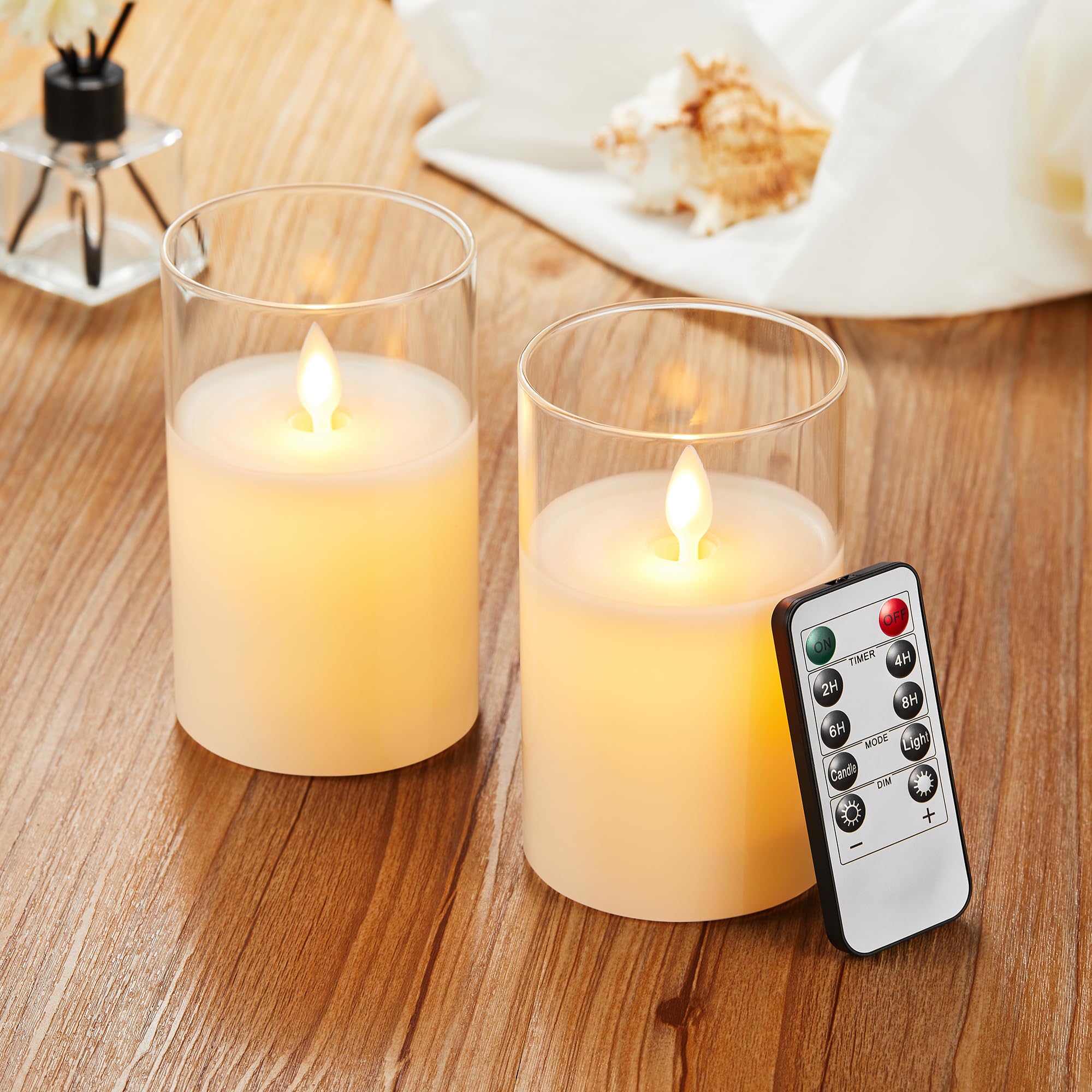 Velas LED Pack de 2 Parpadeante Sin Llama Con Vidrio y Temporizador, Mando a Distancia, Real Cera, Regulable Para Dormitorio y Fiesta - 12.5cm Blanco